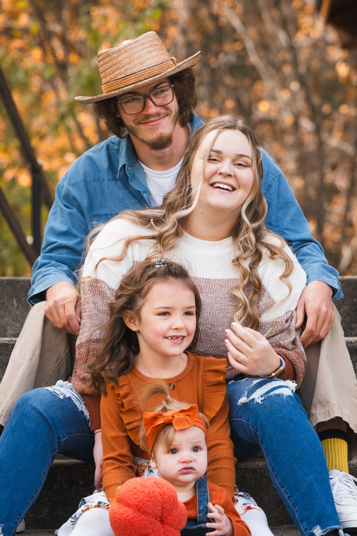 family of four photoshoot in the fall