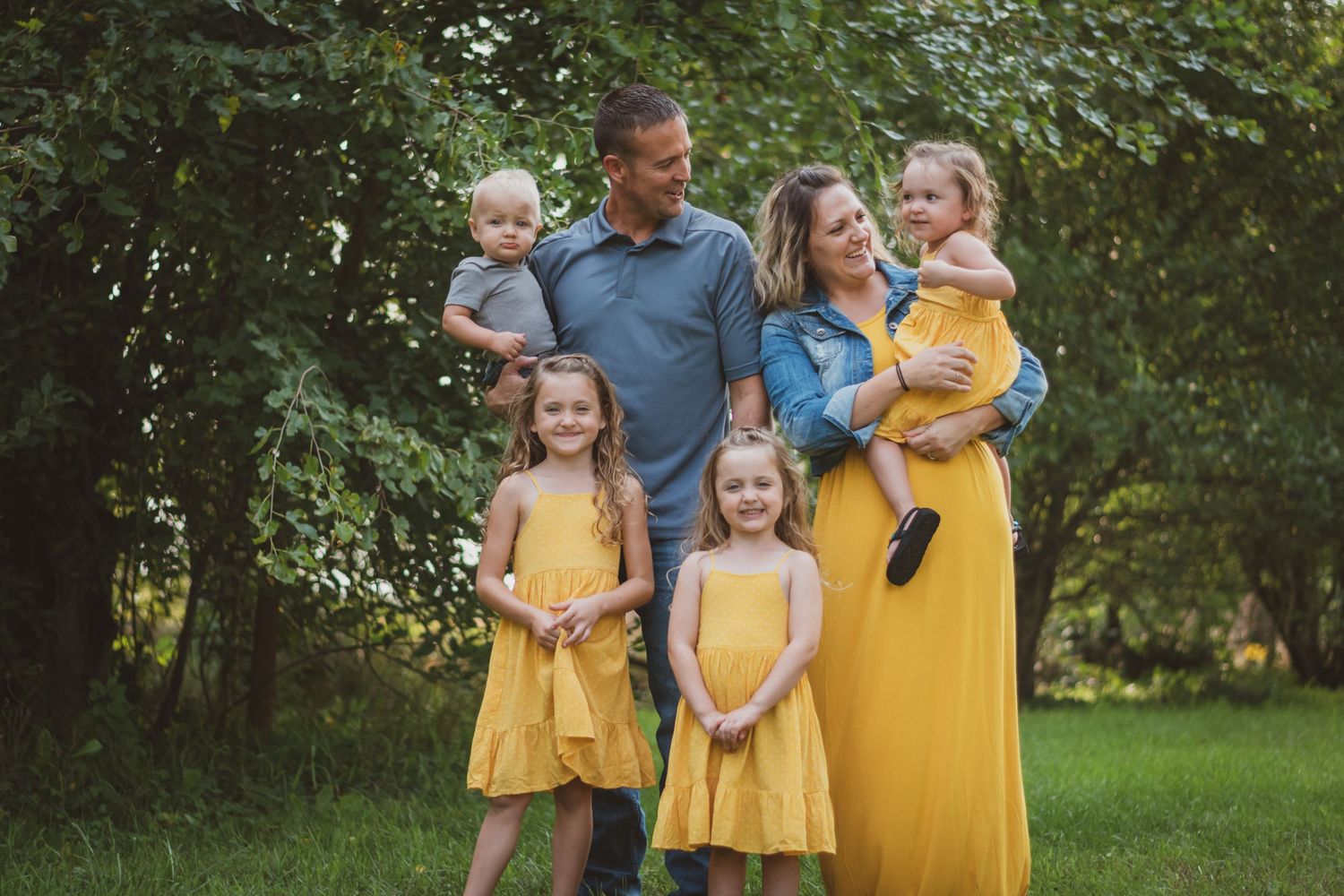 family of six summer day dressed in yellow and blue