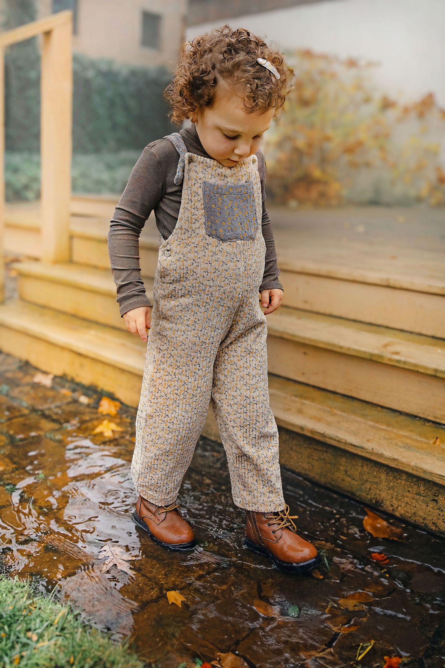 Milestone photography of toddler outdoors, natural child and family photography session