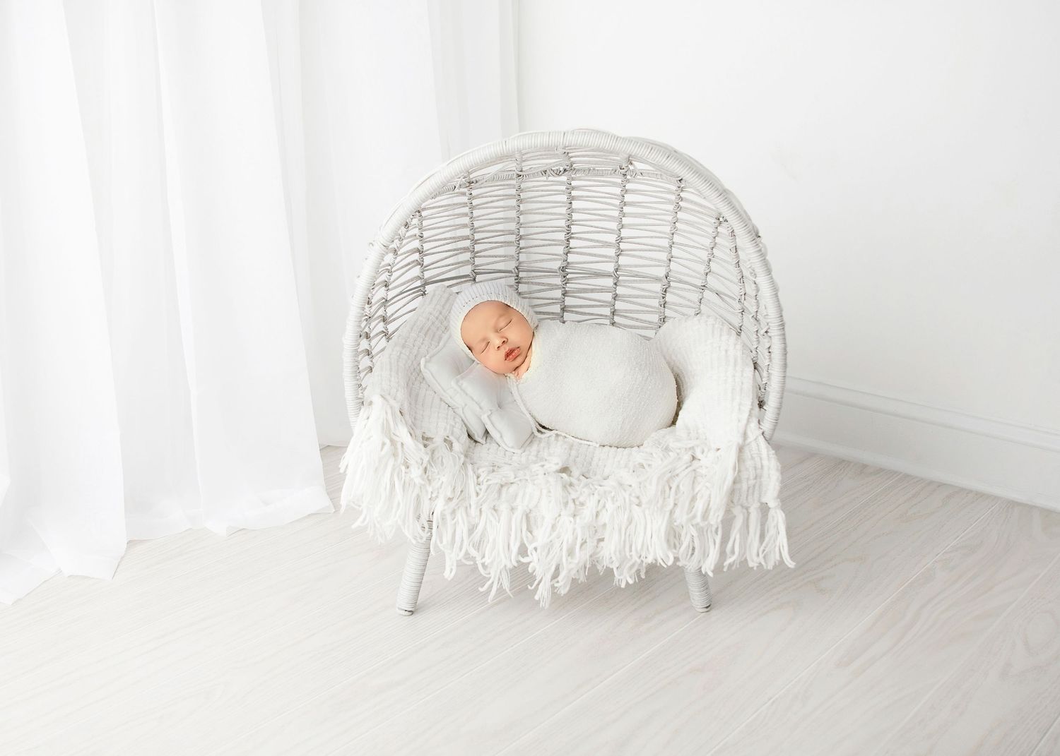 Newborn photoshoot of sleeping baby, in home newborn photography style
