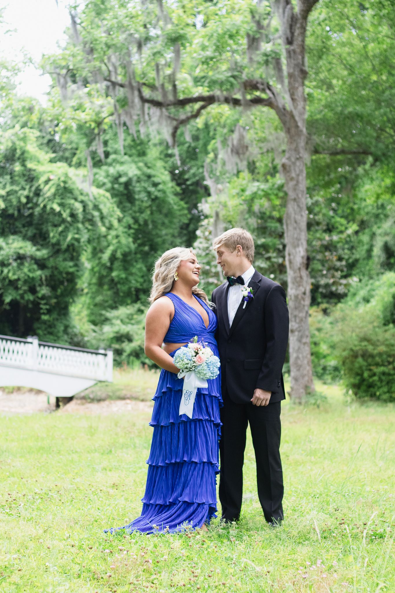 High school seniors couple posing for a South Carolina photographer in Florence, SC for their senior prom pictures portraits.