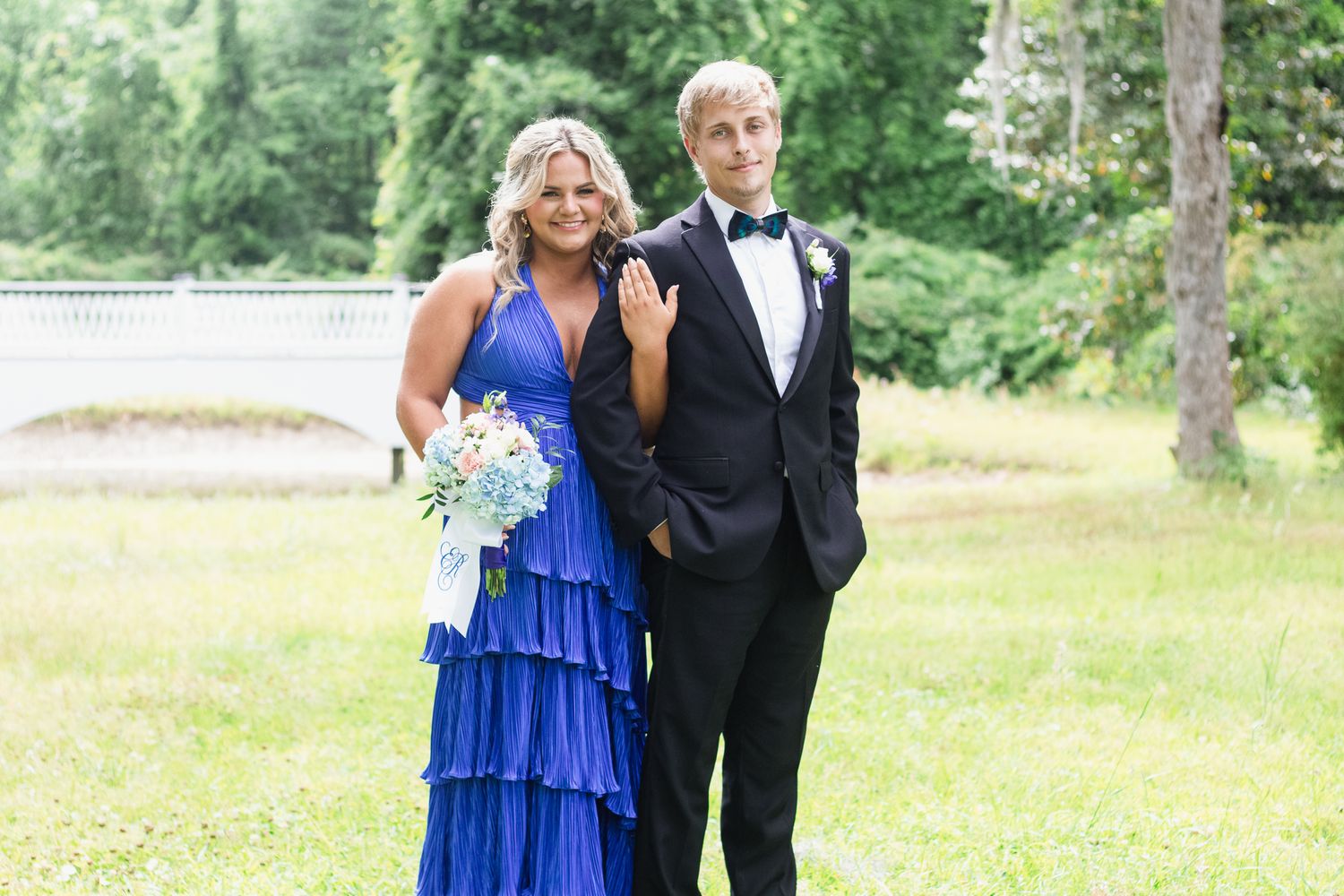 High school seniors couple posing for a South Carolina photographer in Florence, SC for their senior prom pictures portraits.