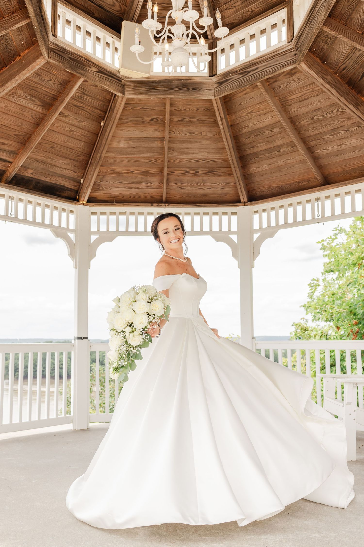 Hermann Hill Fairytale Wedding Katie Strzelec Photography St. Louis Engagement Wedding Photographer Midwest and Missouri Weddings.