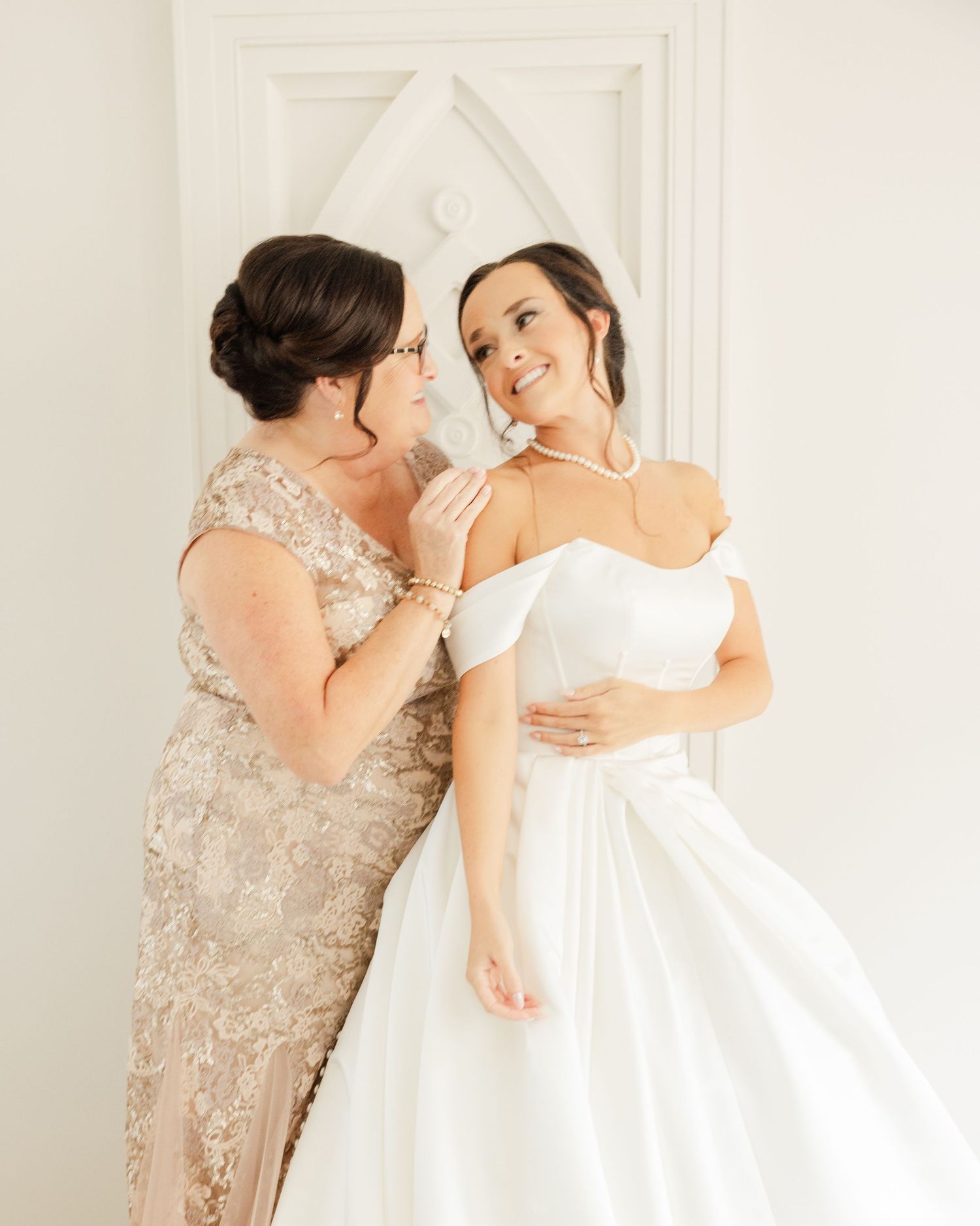 Hermann Hill Fairytale Wedding Katie Strzelec Photography St. Louis Engagement Wedding Photographer Midwest and Missouri Weddings.
