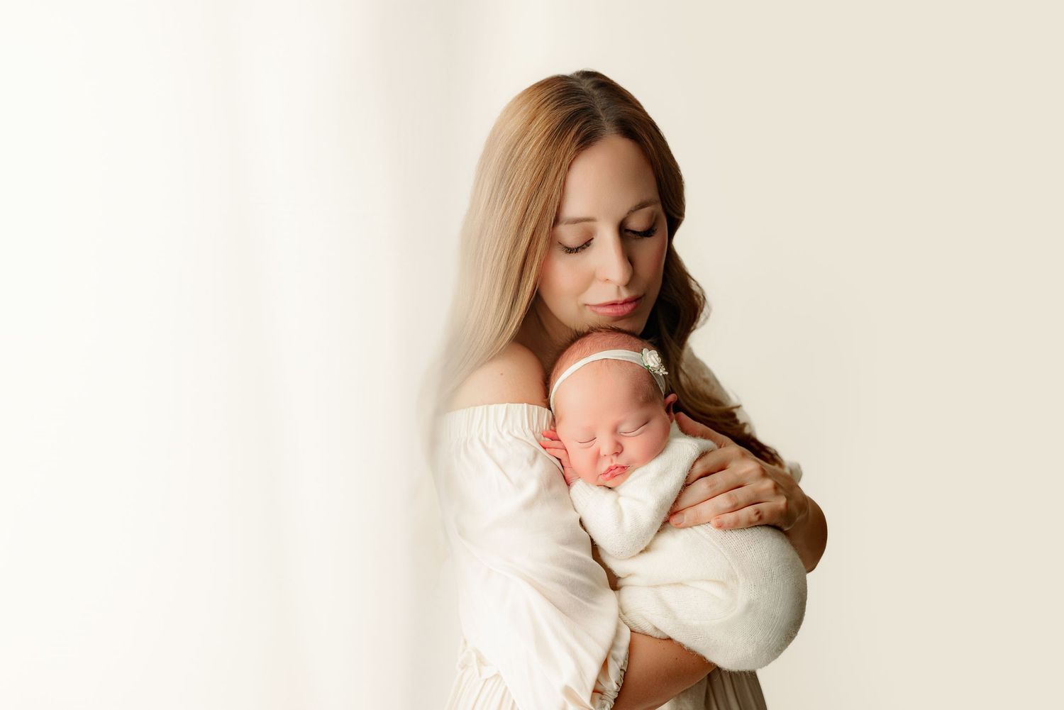Natural newborn photo with mom Indianapolis Indiana studio