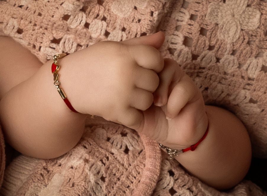 picture of babies hands.