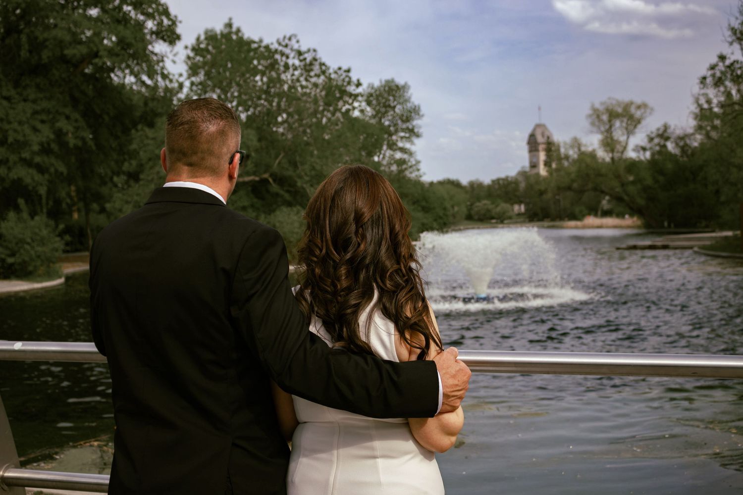 couple posing by a fountain