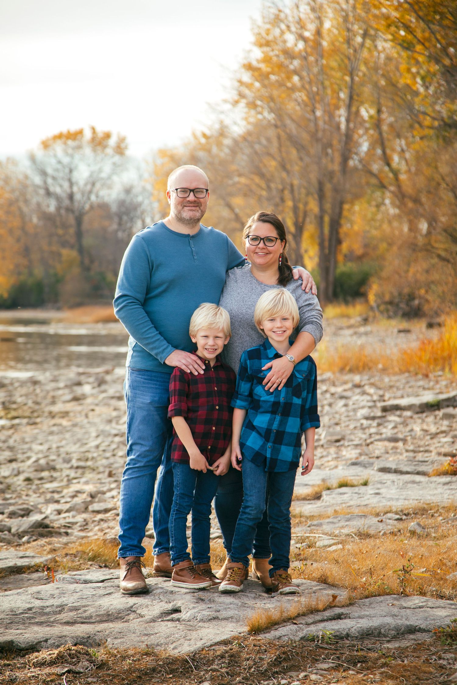 Family of four enjoying an outdoor photography session in Île-Perrot