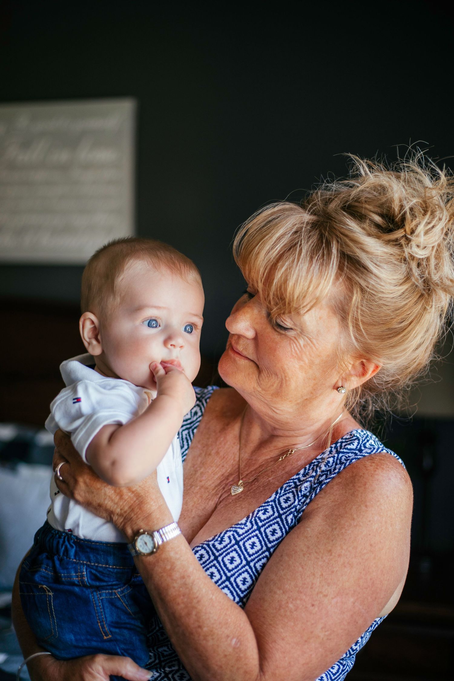 Grandmother enjoying a natural family photography session in Coteau-du-Lac