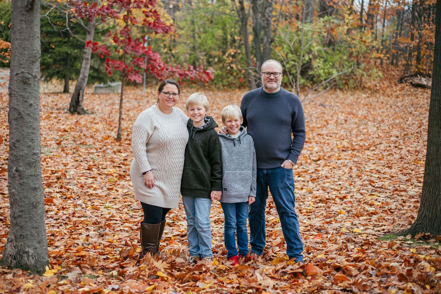 Family enjoying a natural outdoor photography session in the West Island during fall