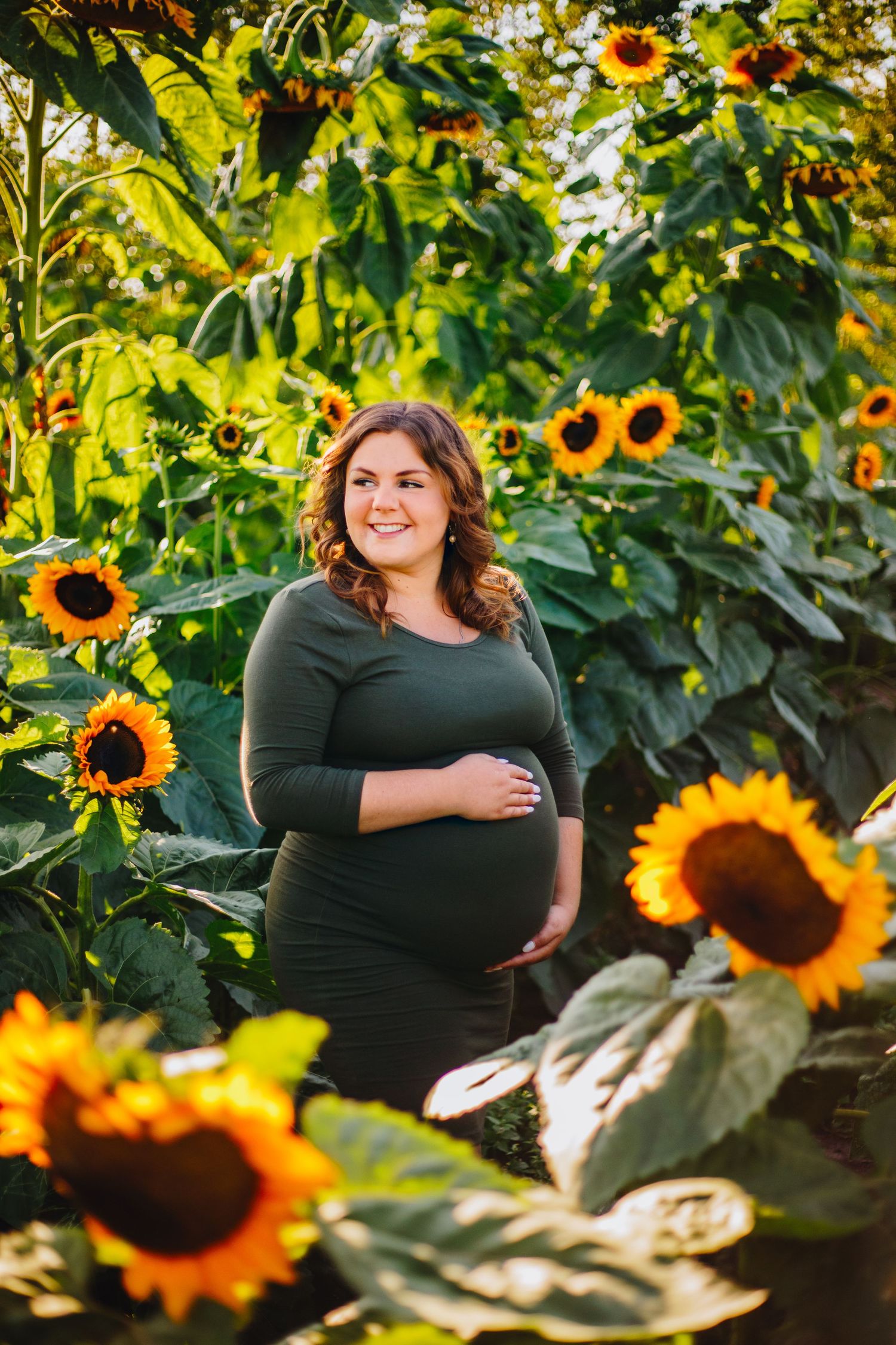 Expectant mother enjoying a natural maternity photography session at La Belle in Coteau-du-Lac