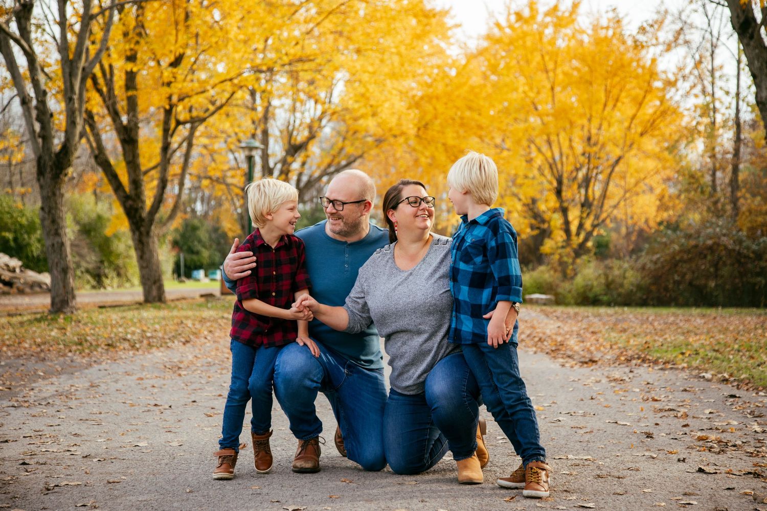 Family of four enjoying an outdoor photography session in Île-Perrot