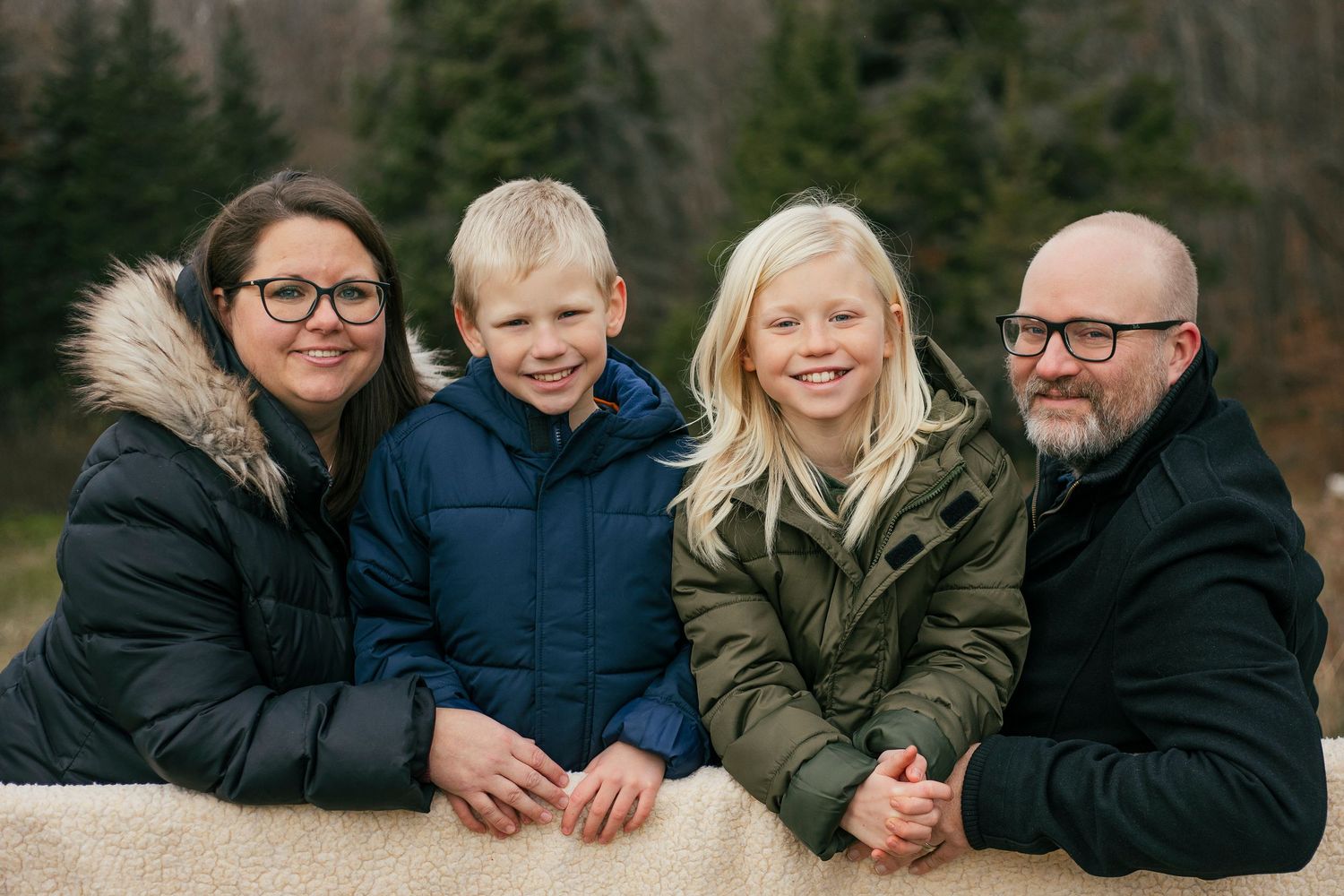 Family enjoying a natural outdoor photography session in the West Island during fall