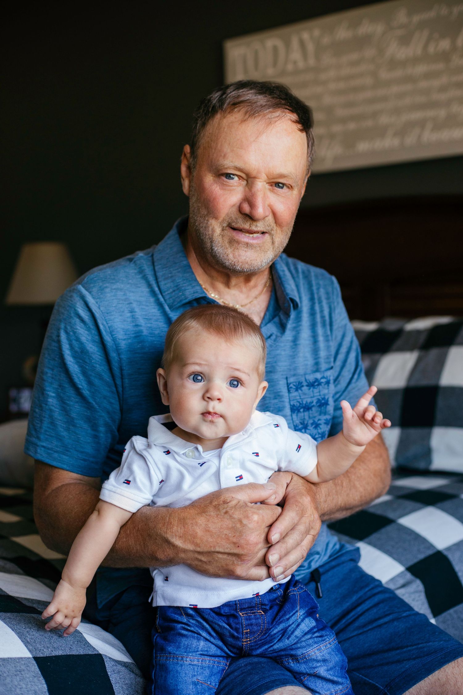 Grandfather enjoying a natural family photography session in Coteau-du-Lac