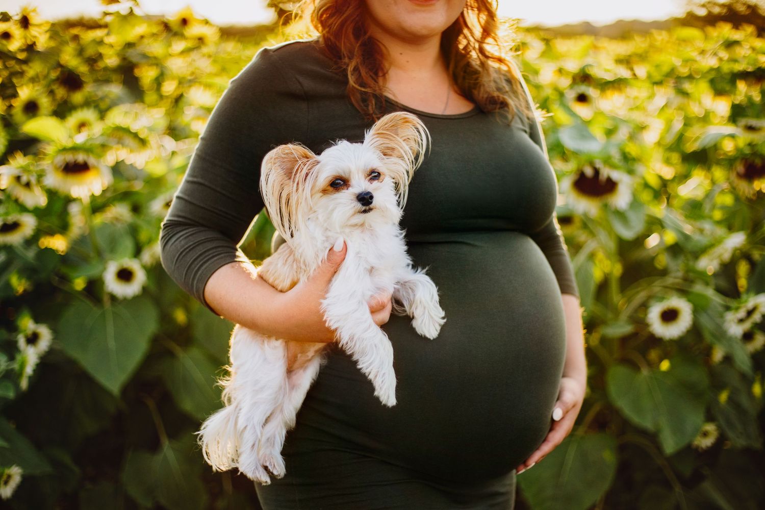 Expectant mother enjoying a natural maternity photography session at La Belle in Coteau-du-Lac