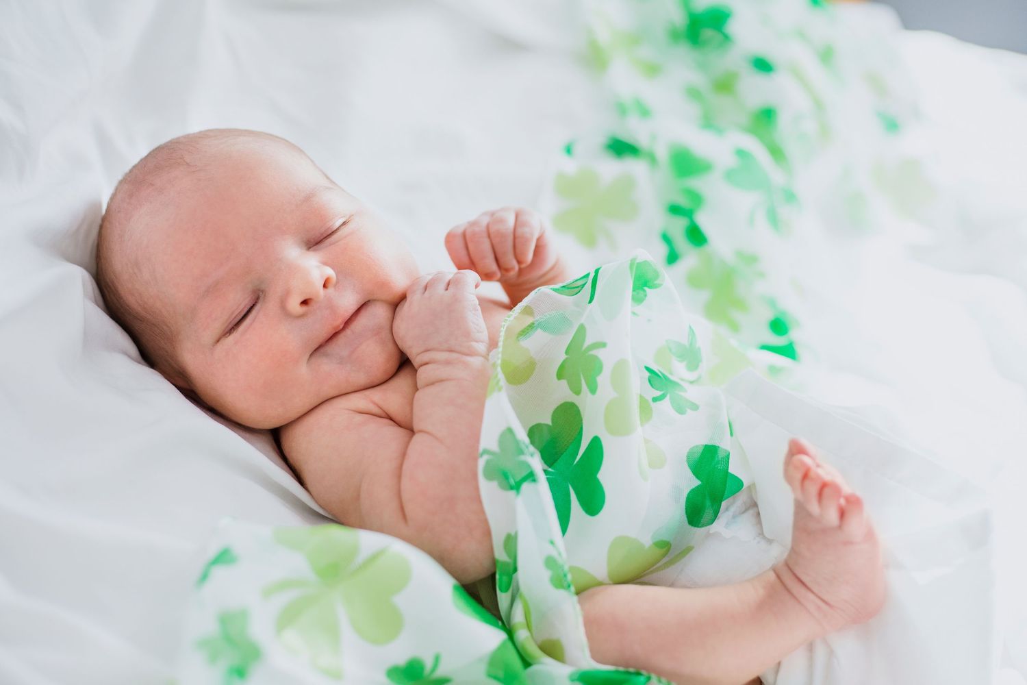 Newborn baby during a natural photography session in Île-Perrot