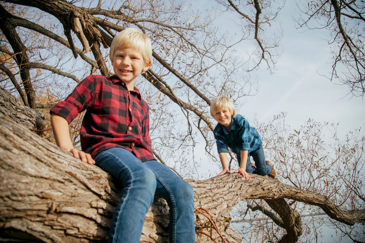 Brothers sharing a playful moment during an outdoor photography session in Île-Perrot