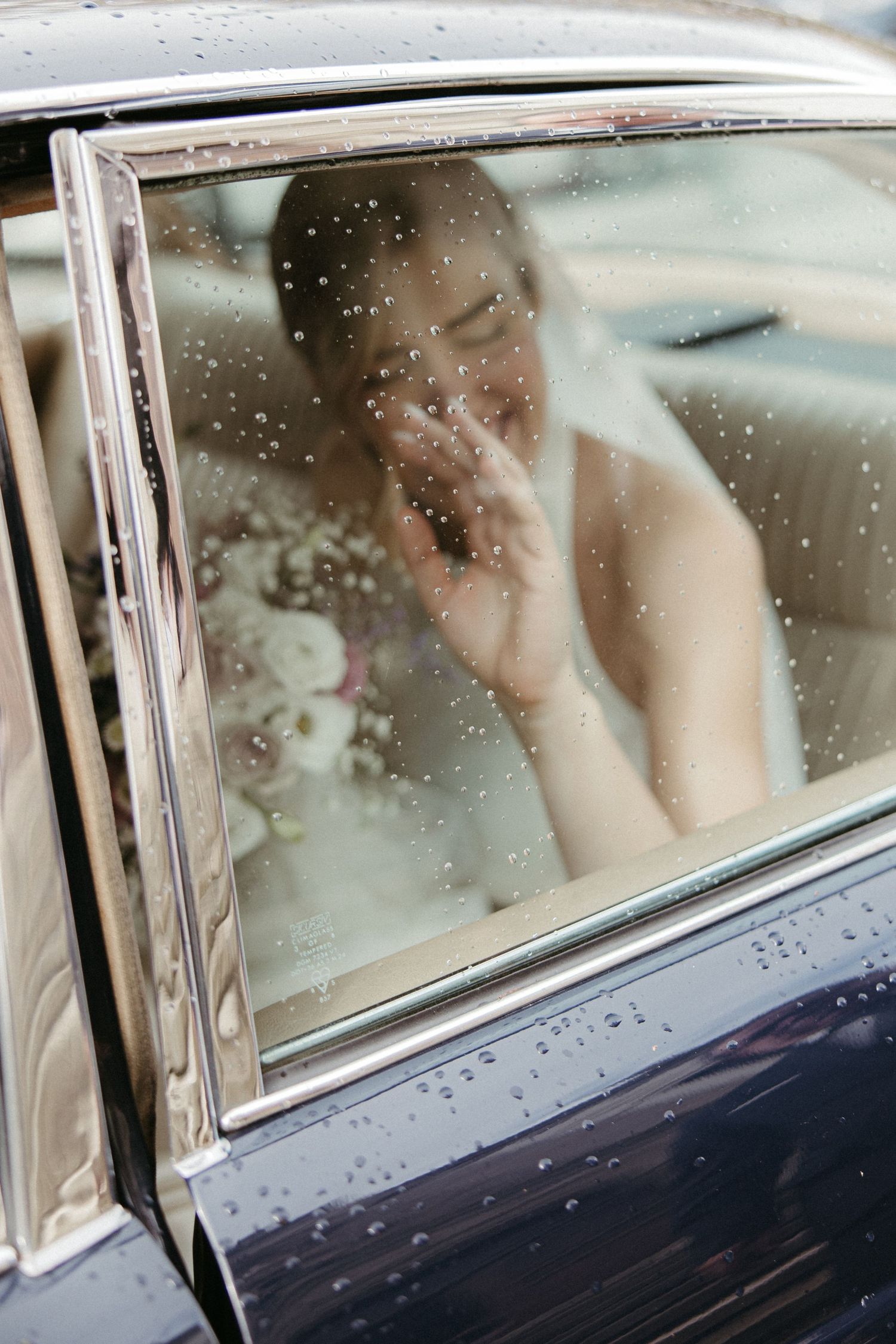 bride-getting-ready-luxury-wedding-portugal.jpg