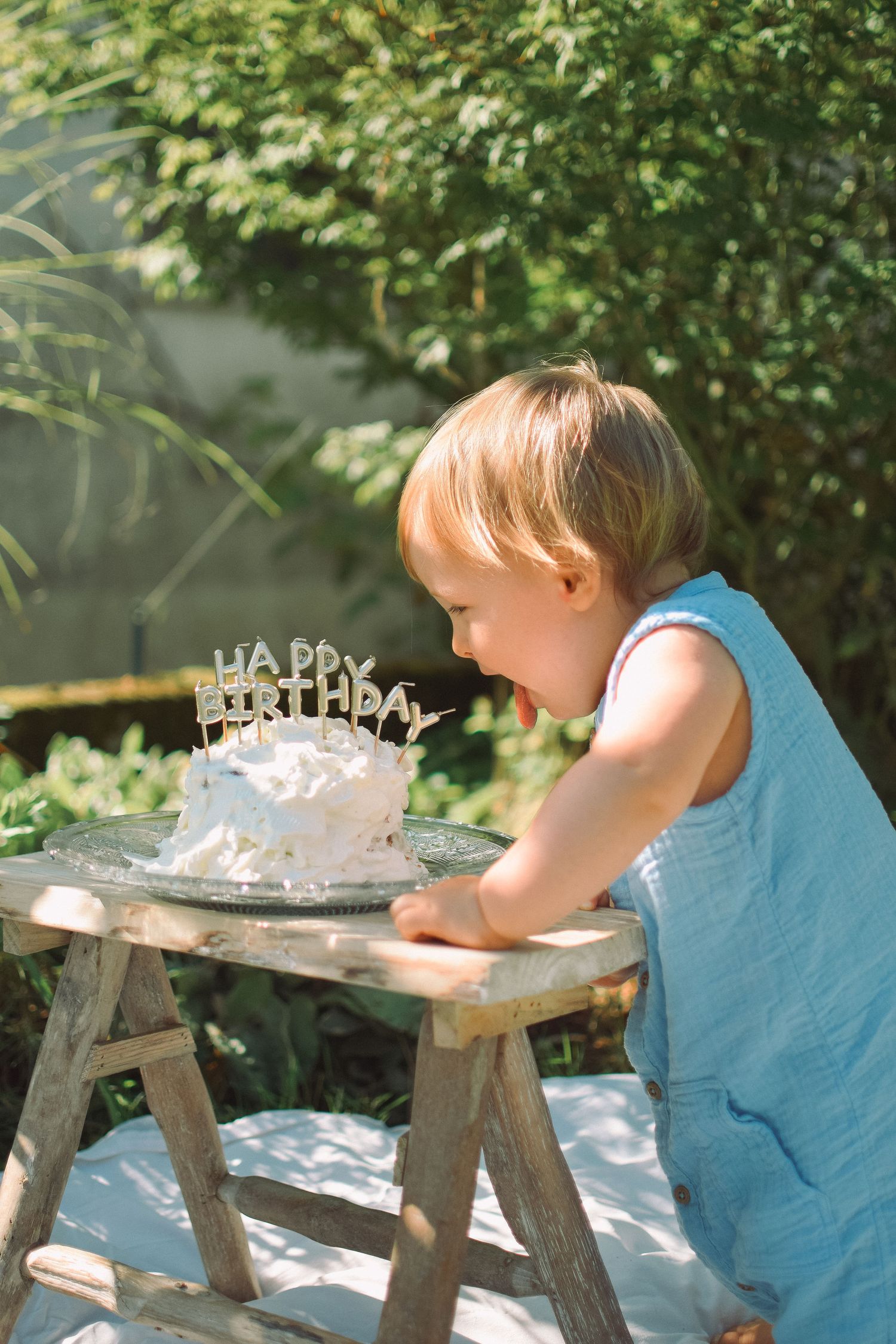 Smash the cake