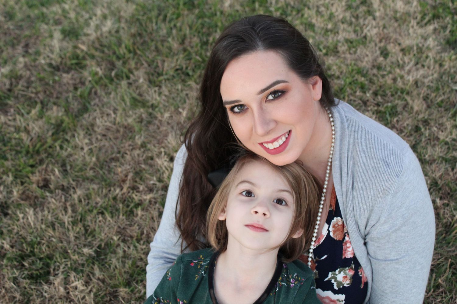 Ciera with her daughter, owner of Cloudline Photography in Murfreesboro Tennessee