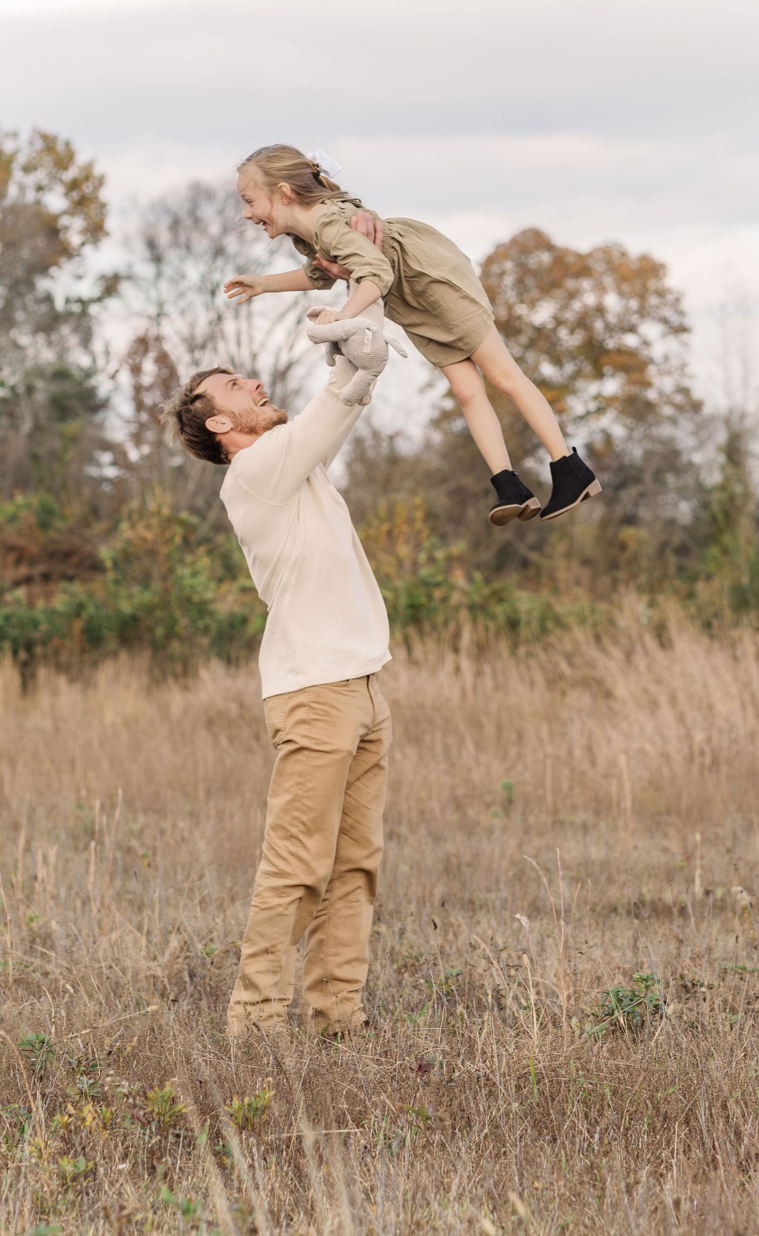 Outdoor family photography session in Murfreesboro TN with father lifting daughter