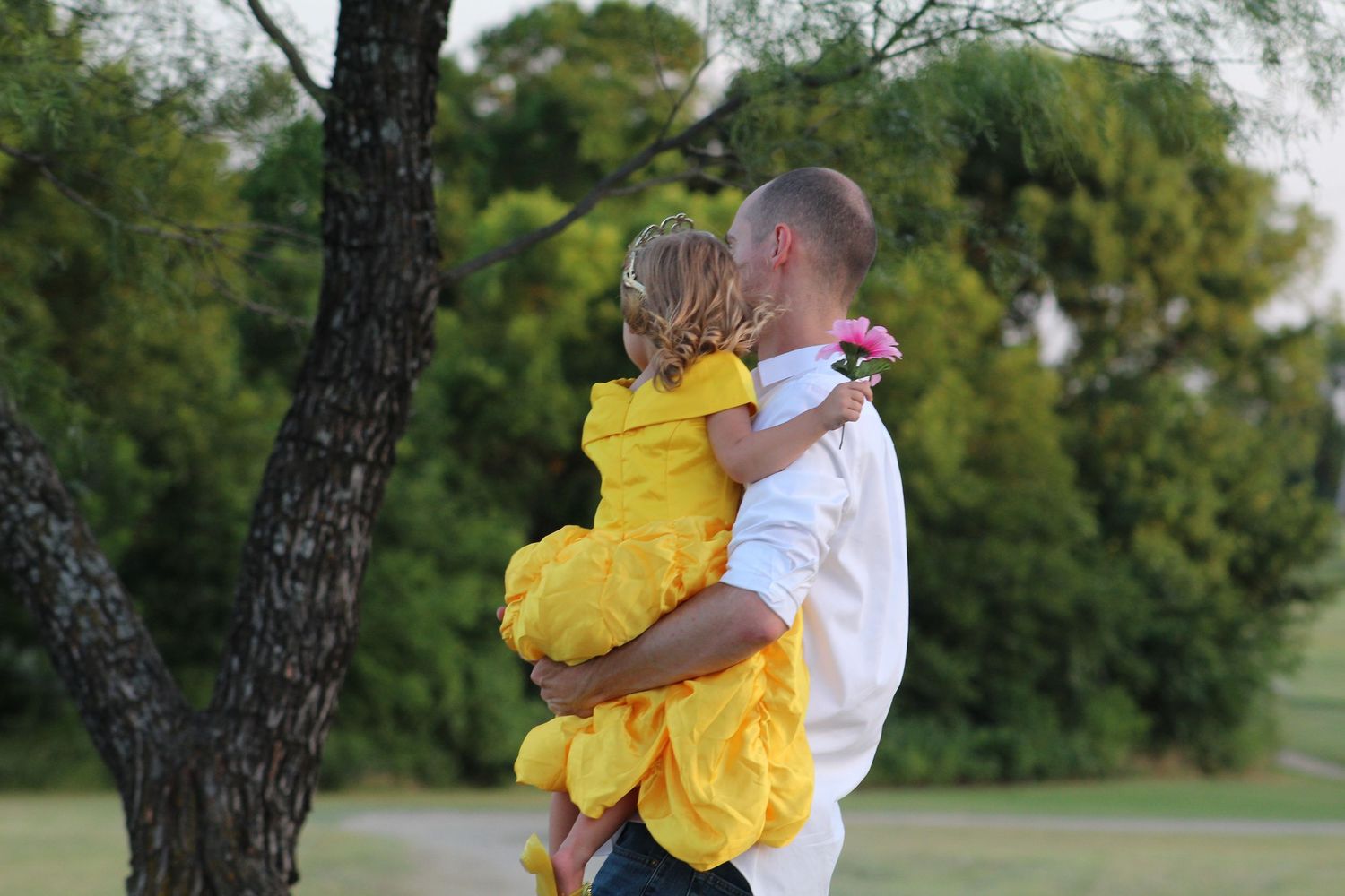 Father holding his daughter during a family photography session in Murfreesboro Tennessee