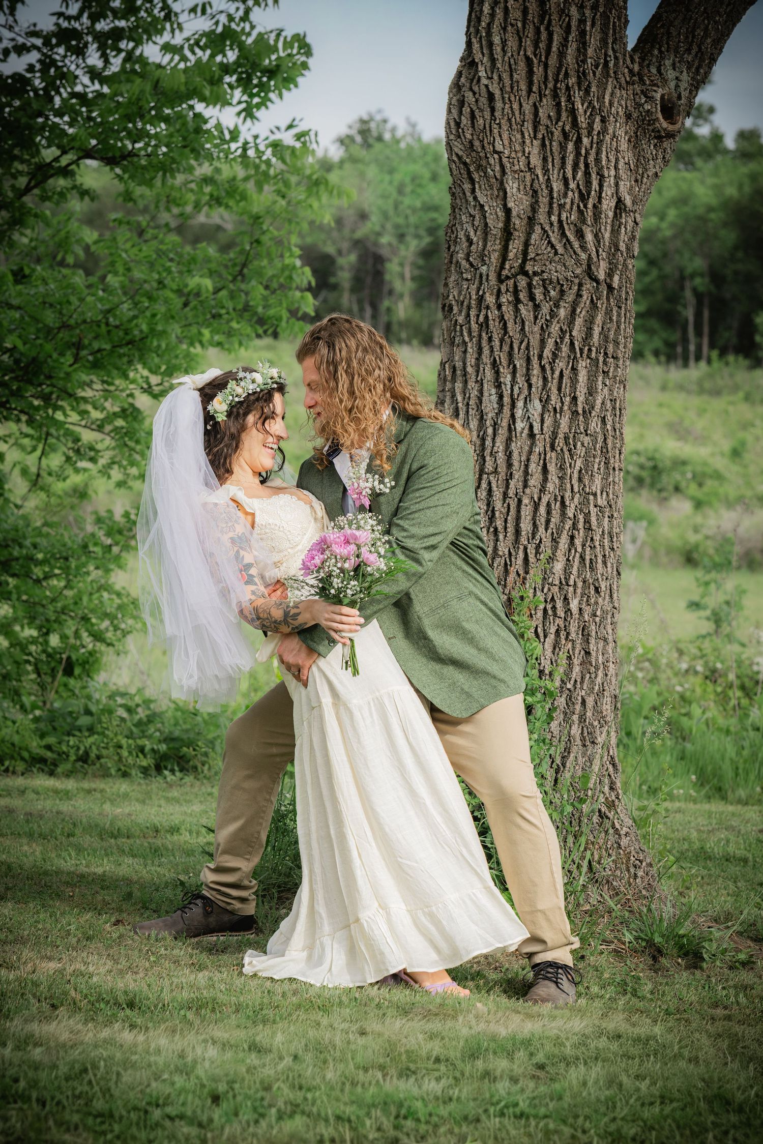 Bride and groom sharing an intimate moment beneath a tree during an outdoor elopement in Murfreesboro, Tennessee