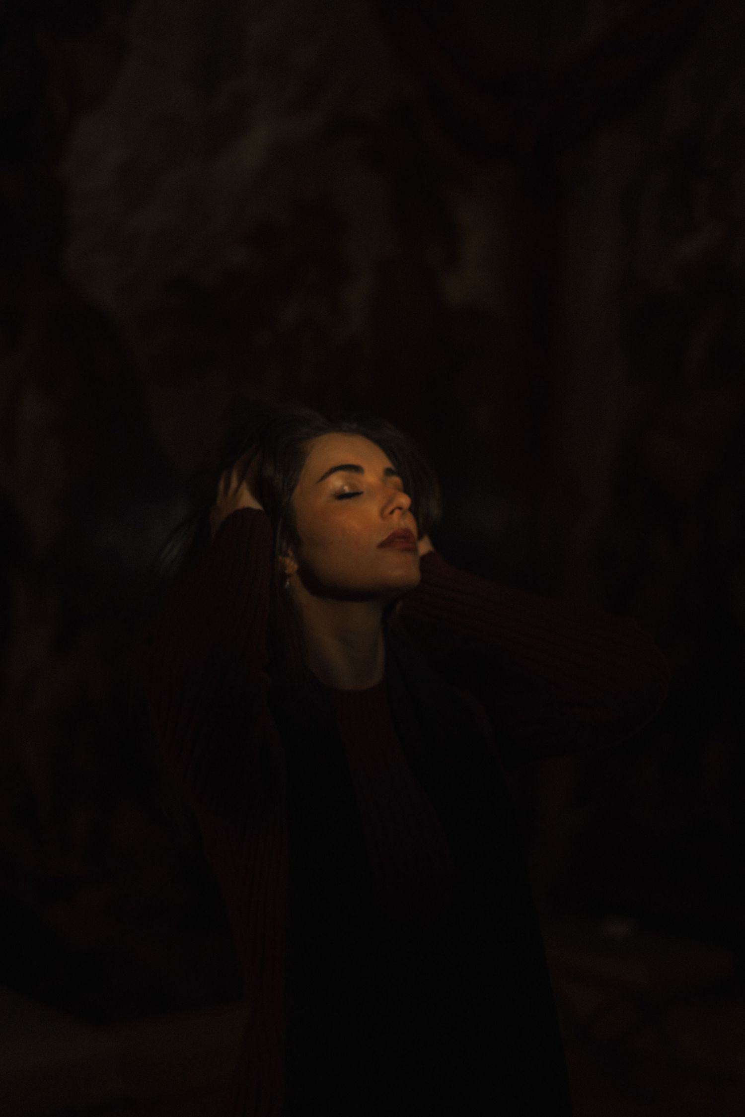 woman portrait session in parisian museum