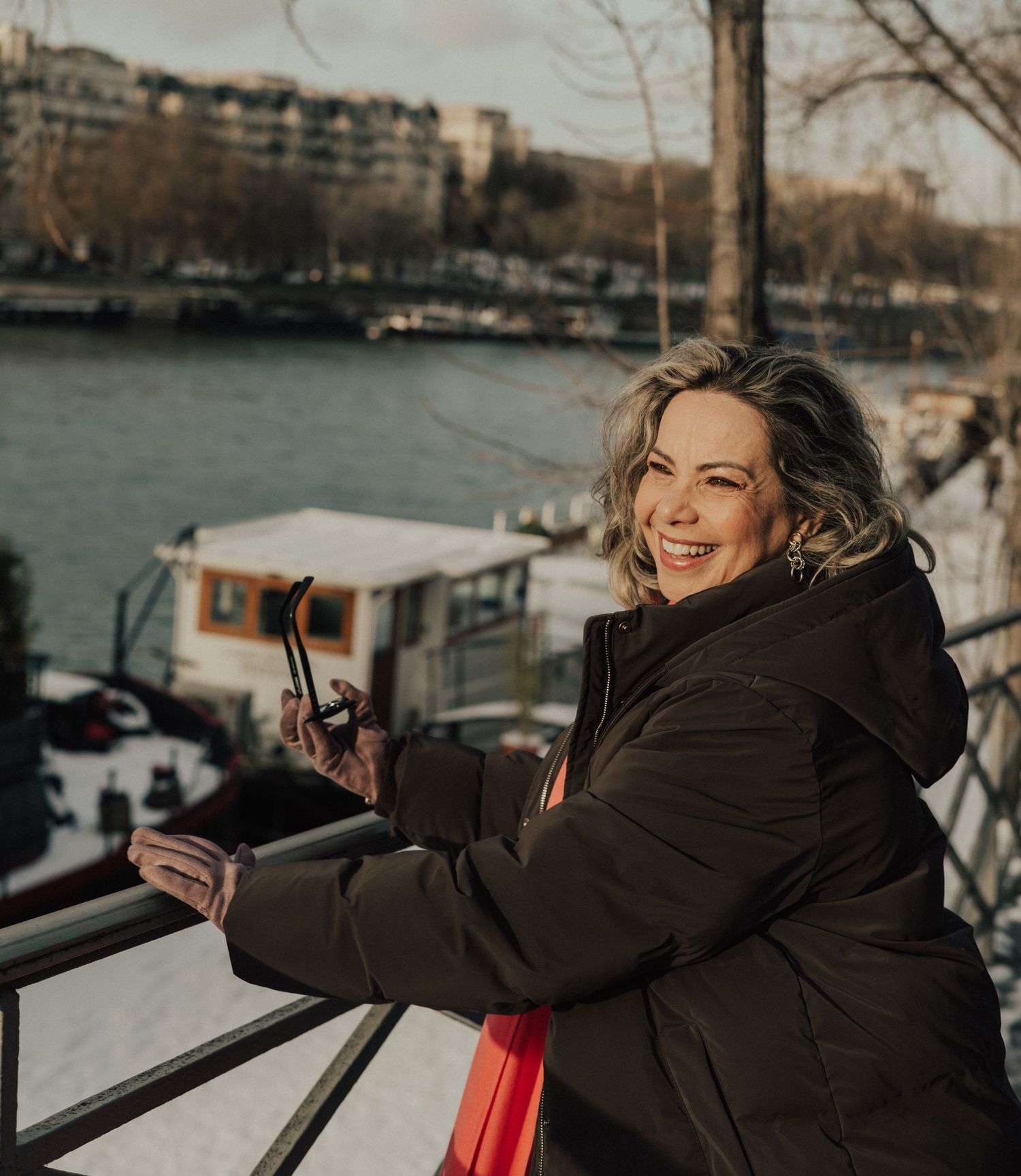 woman portrait session in snow in Paris
