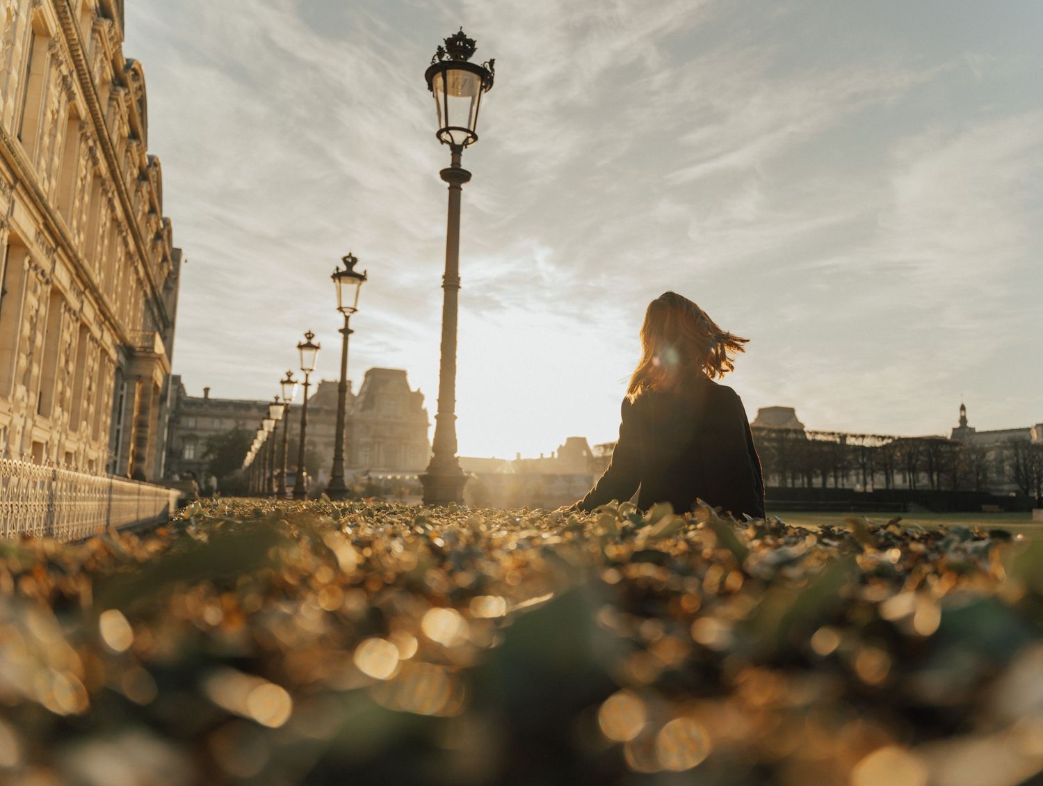 woman portrait session in Paris streets natural style