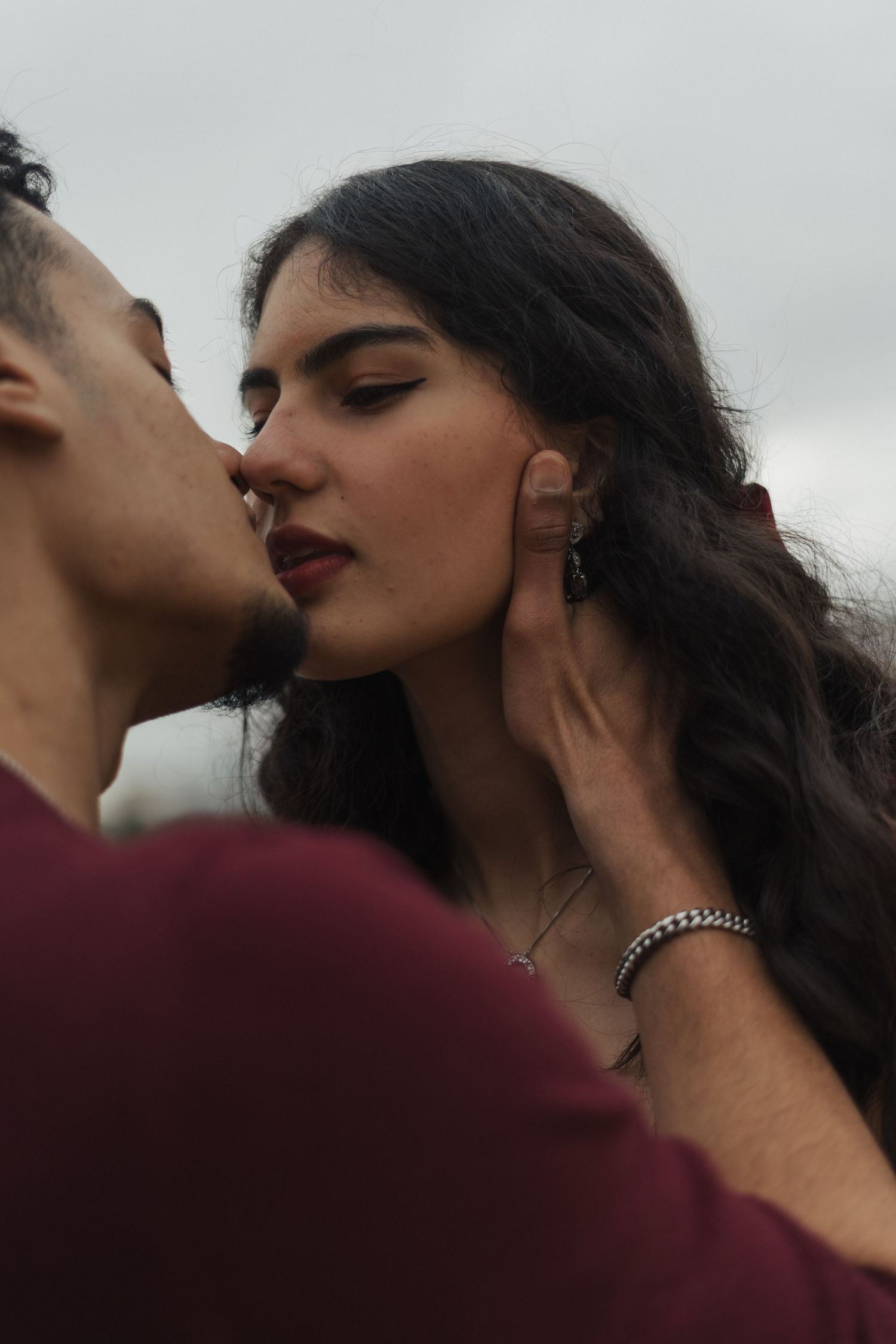 couple photoshoot in Paris Eiffel Tower at sunrise