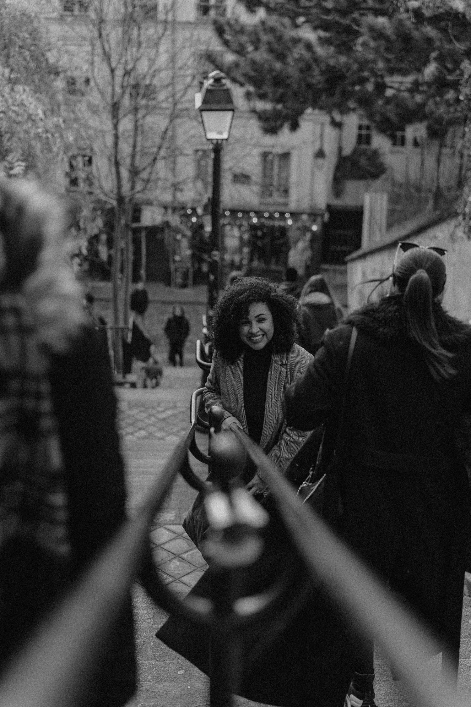 woman portrait session in Paris streets natural style