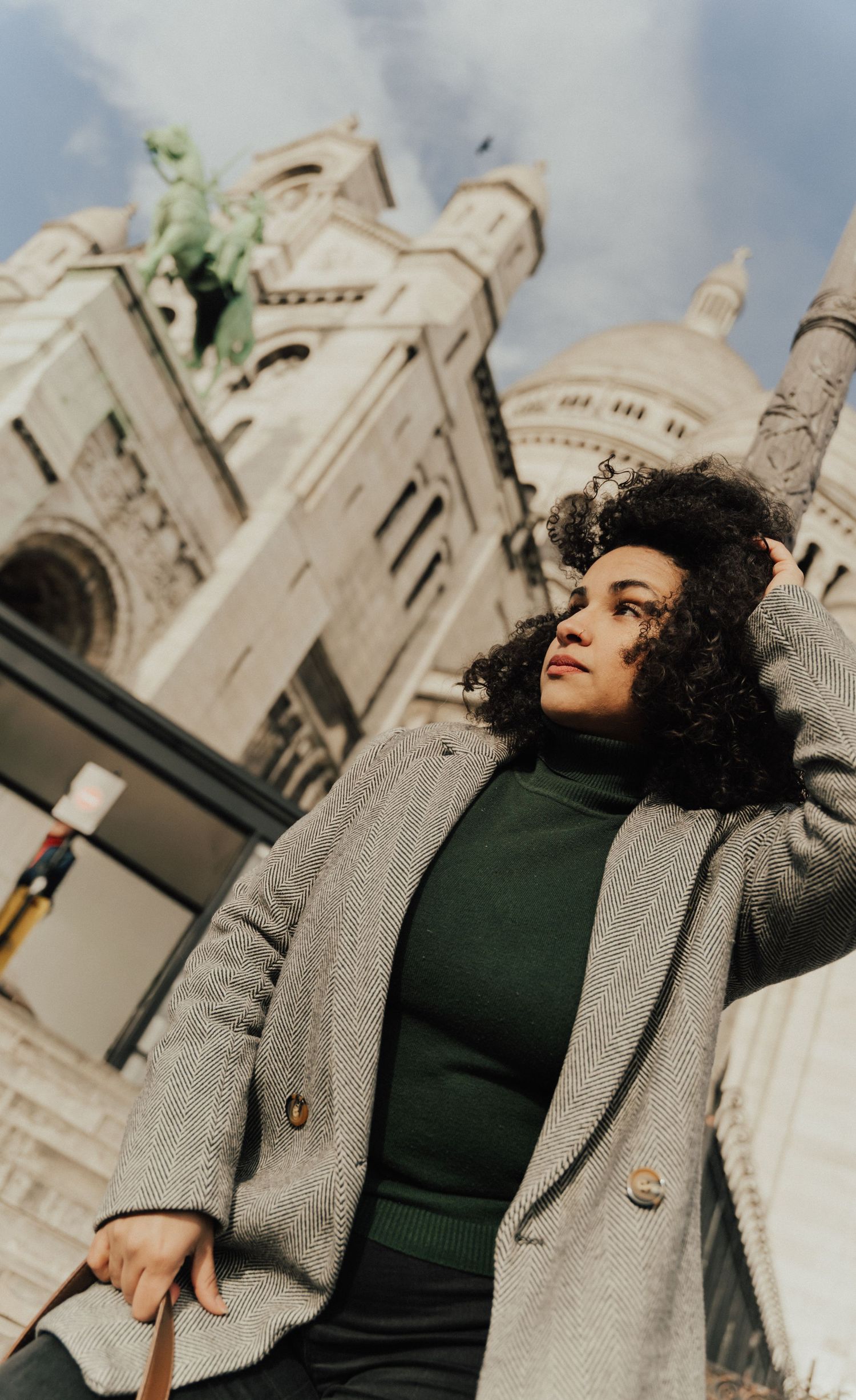 woman portrait session in Paris streets natural style