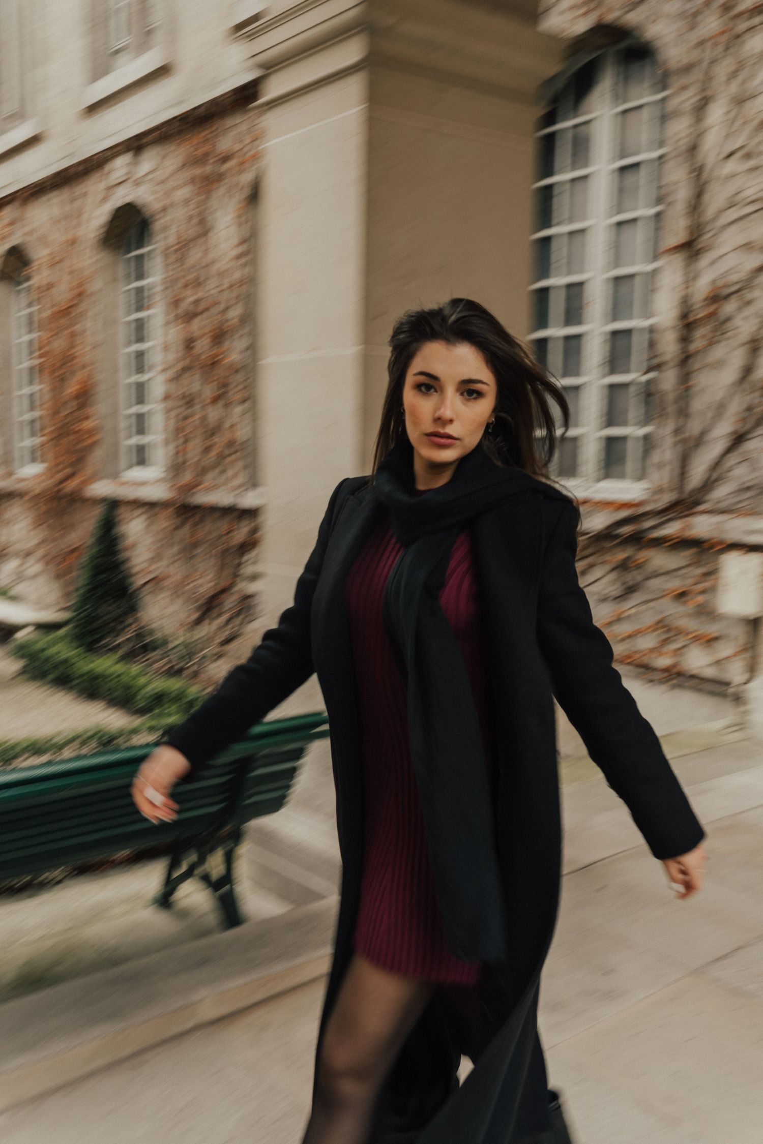 woman portrait session in parisian museum