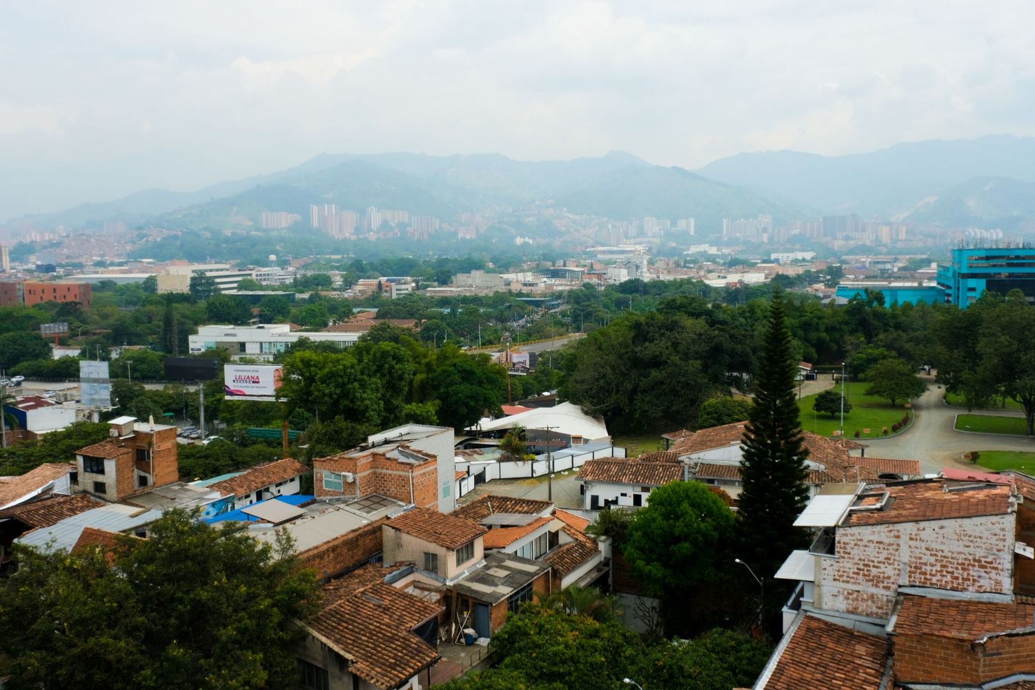Photograph in Medellin, Colombia by Kayla de Guzman / Camera: Fujifilm XT4
