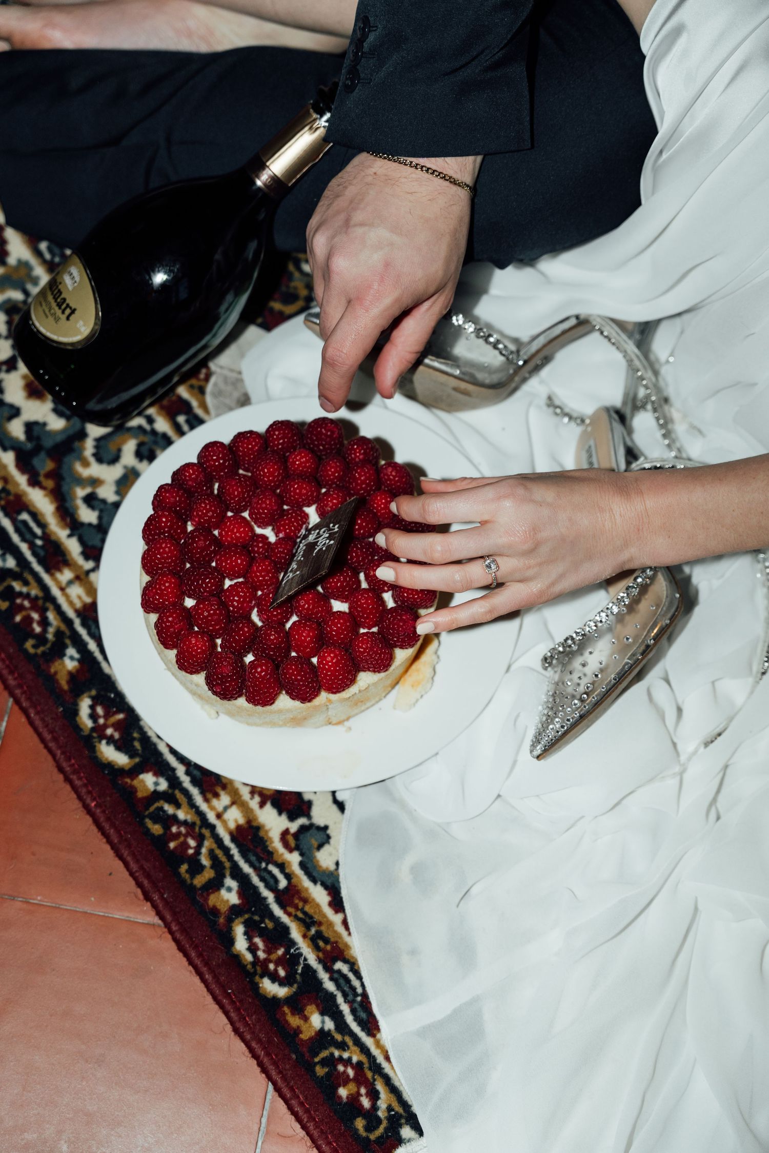 Step by step process showing hands arranging fresh red cherries in a circular pattern on a white plate.