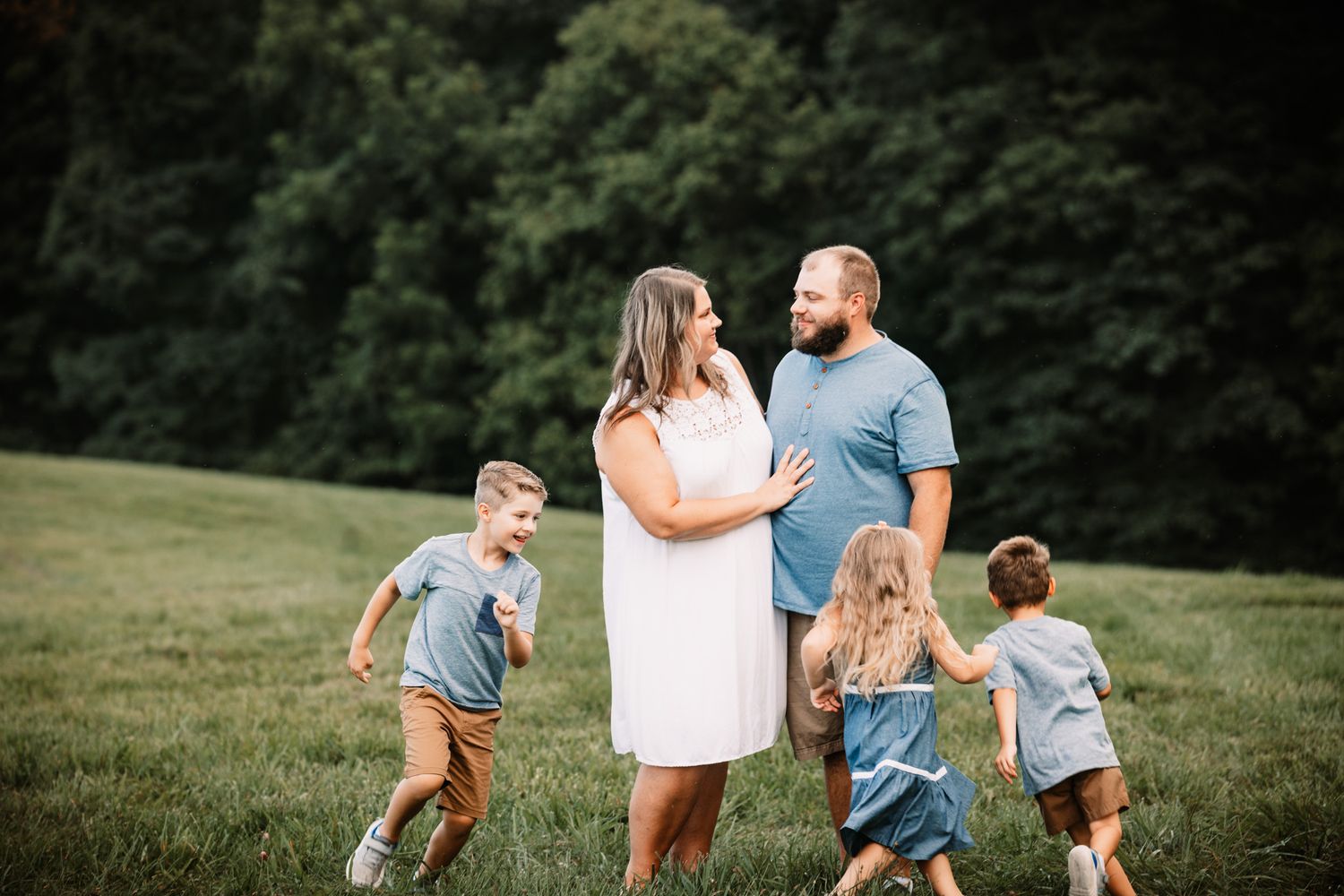 Happy family photo. Somerset PA. Good Photographer Pa. Studio Family Photography. Senior Portrait