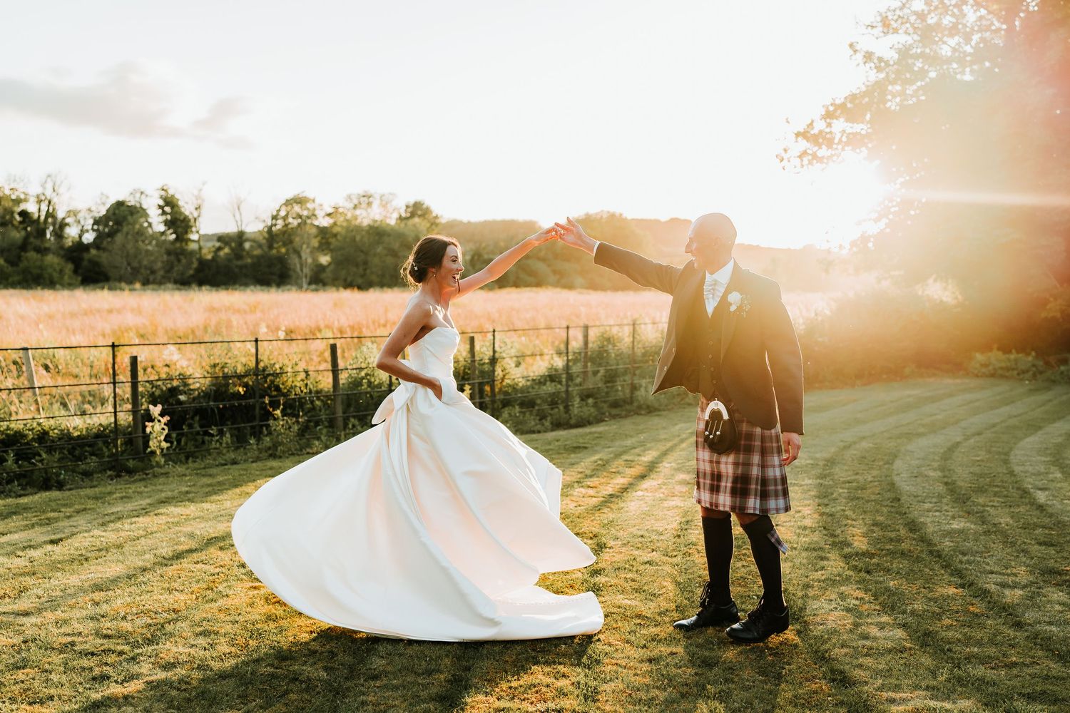 Golden hour couple portraits at Syrencot, a Wiltshire countryside venue.