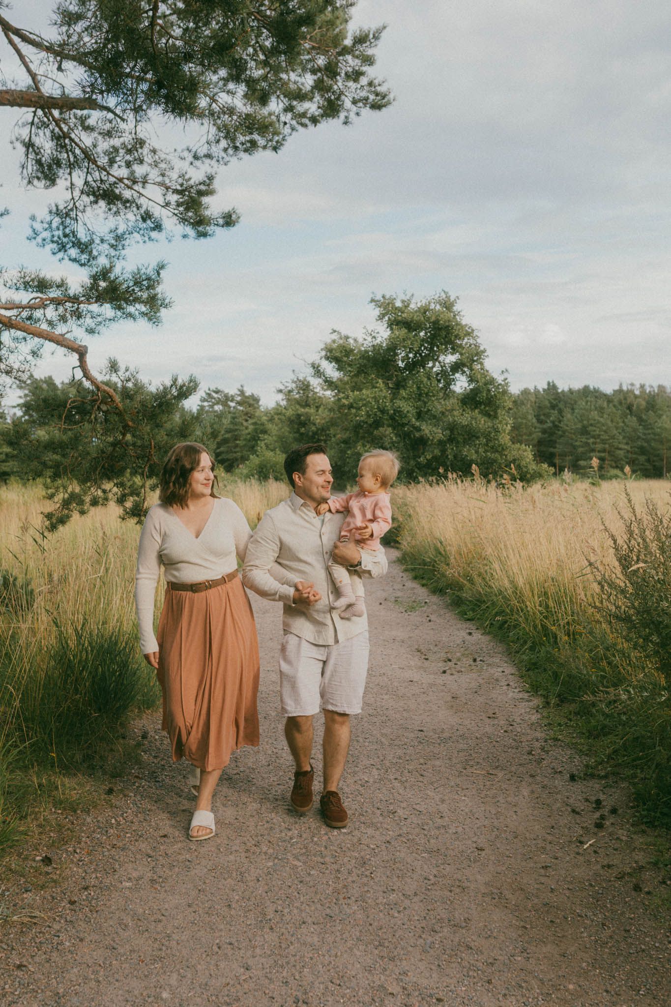 Perhekuvaus miljöössä, Perhekuvaus Helsinki, Perhekuvaus Vantaa, Perhekuvaus Espoo, Perhekuvaus ulkona