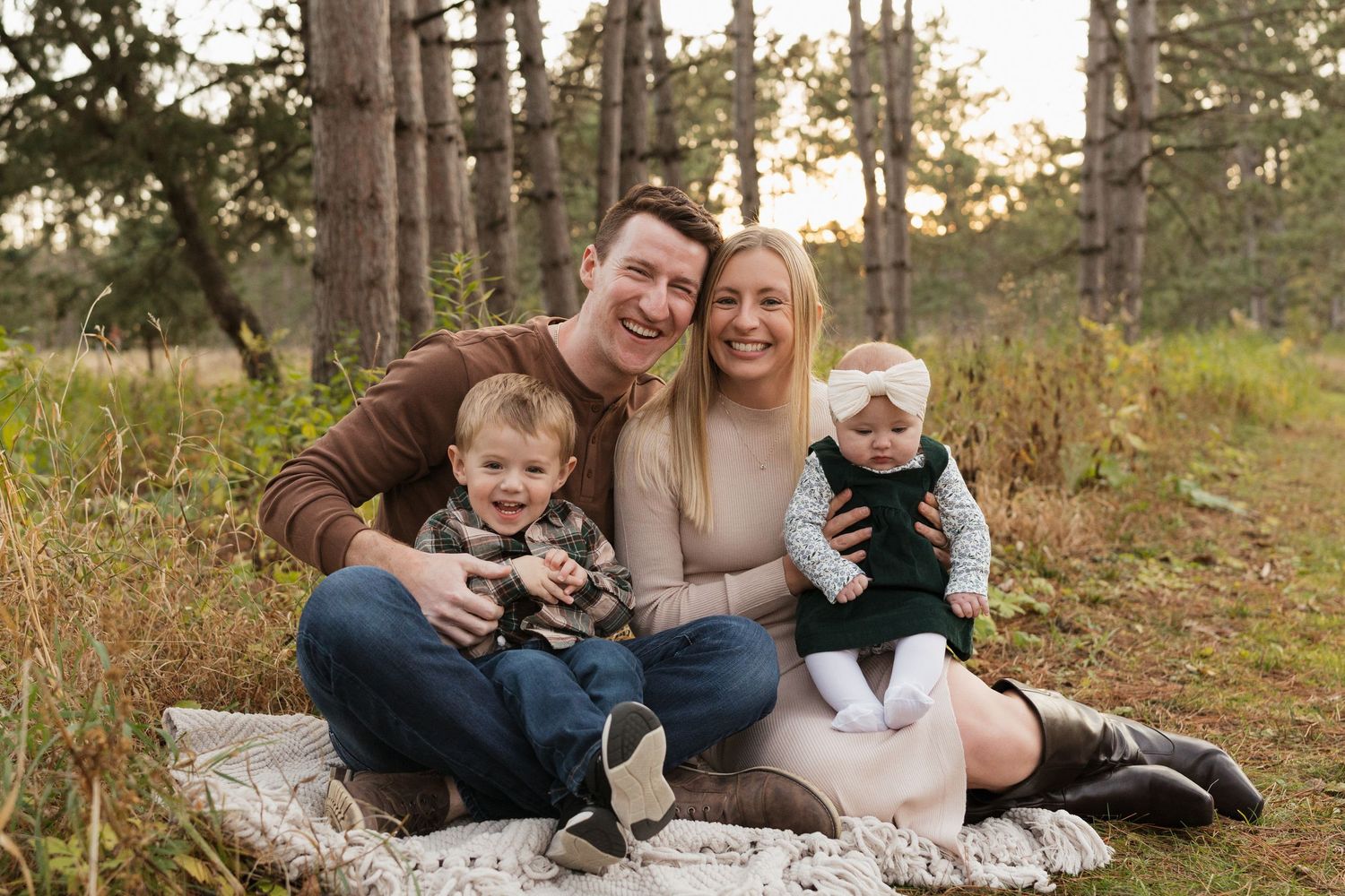 Lifestyle family photographer capturing real moments in Minnesota