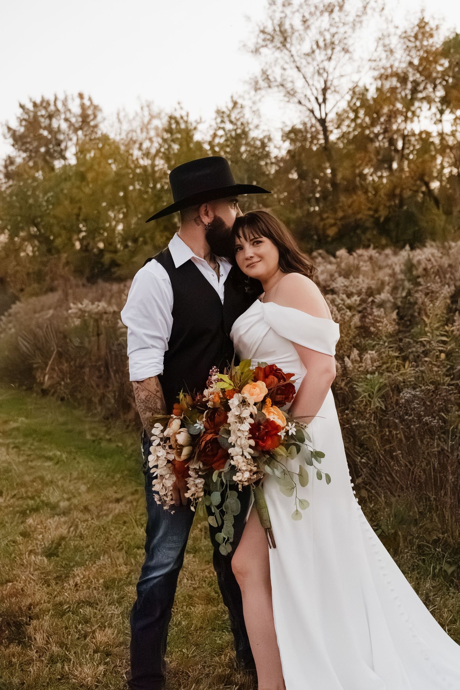 Outdoor wedding photography with natural light in Minnesota
