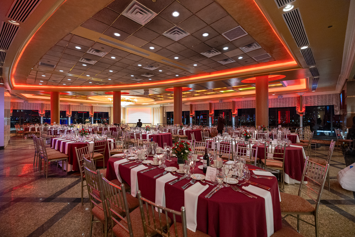 Corporate & institutional event photography capturing conferences, galas, meetings, and brand events with professional, cinematic coverage.