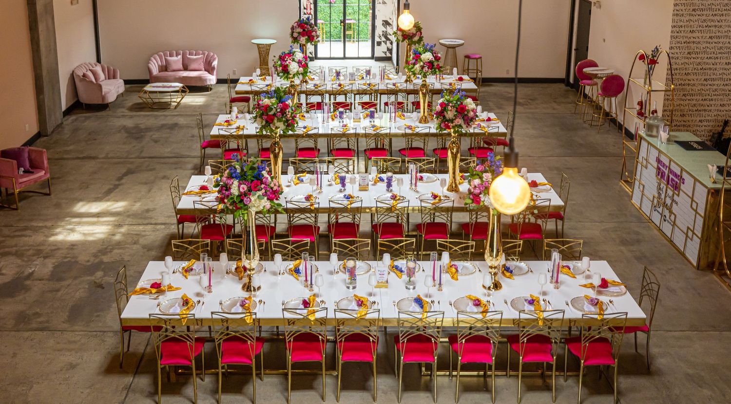 Corporate & institutional event photography capturing conferences, galas, meetings, and brand events with professional, cinematic coverage.