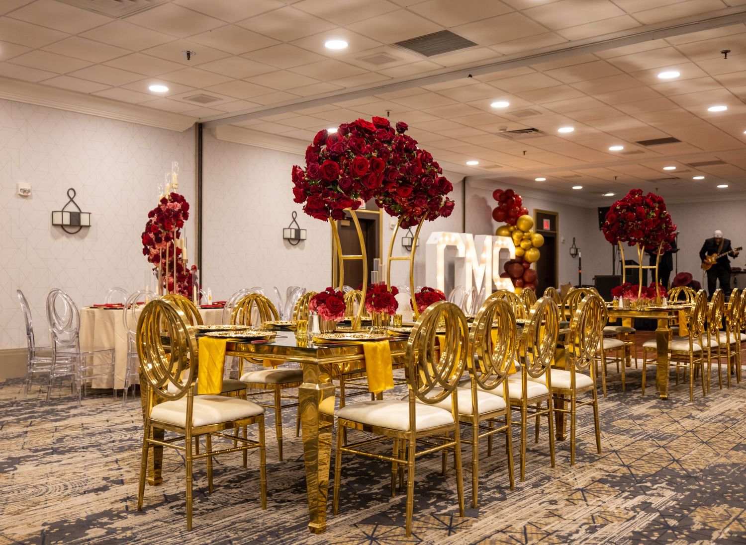 Corporate & institutional event photography capturing conferences, galas, meetings, and brand events with professional, cinematic coverage.