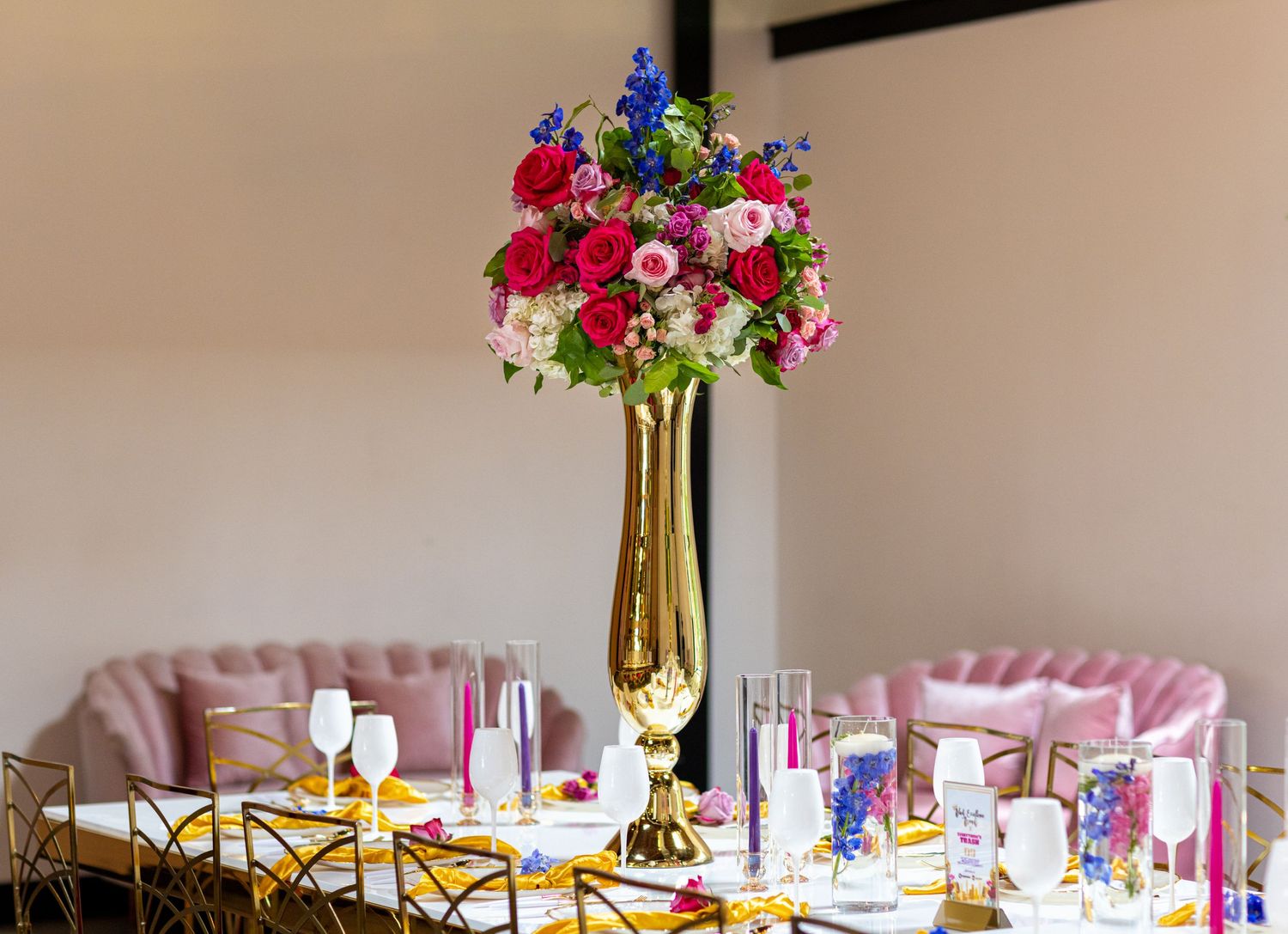Corporate & institutional event photography capturing conferences, galas, meetings, and brand events with professional, cinematic coverage.