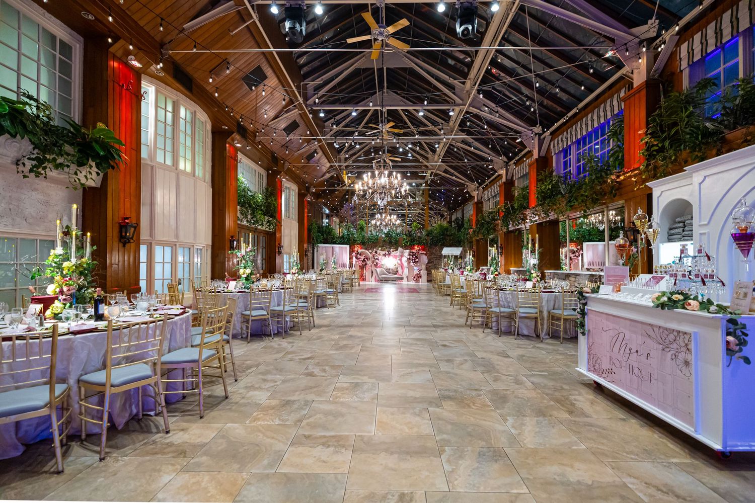 Corporate & institutional event photography capturing conferences, galas, meetings, and brand events with professional, cinematic coverage.