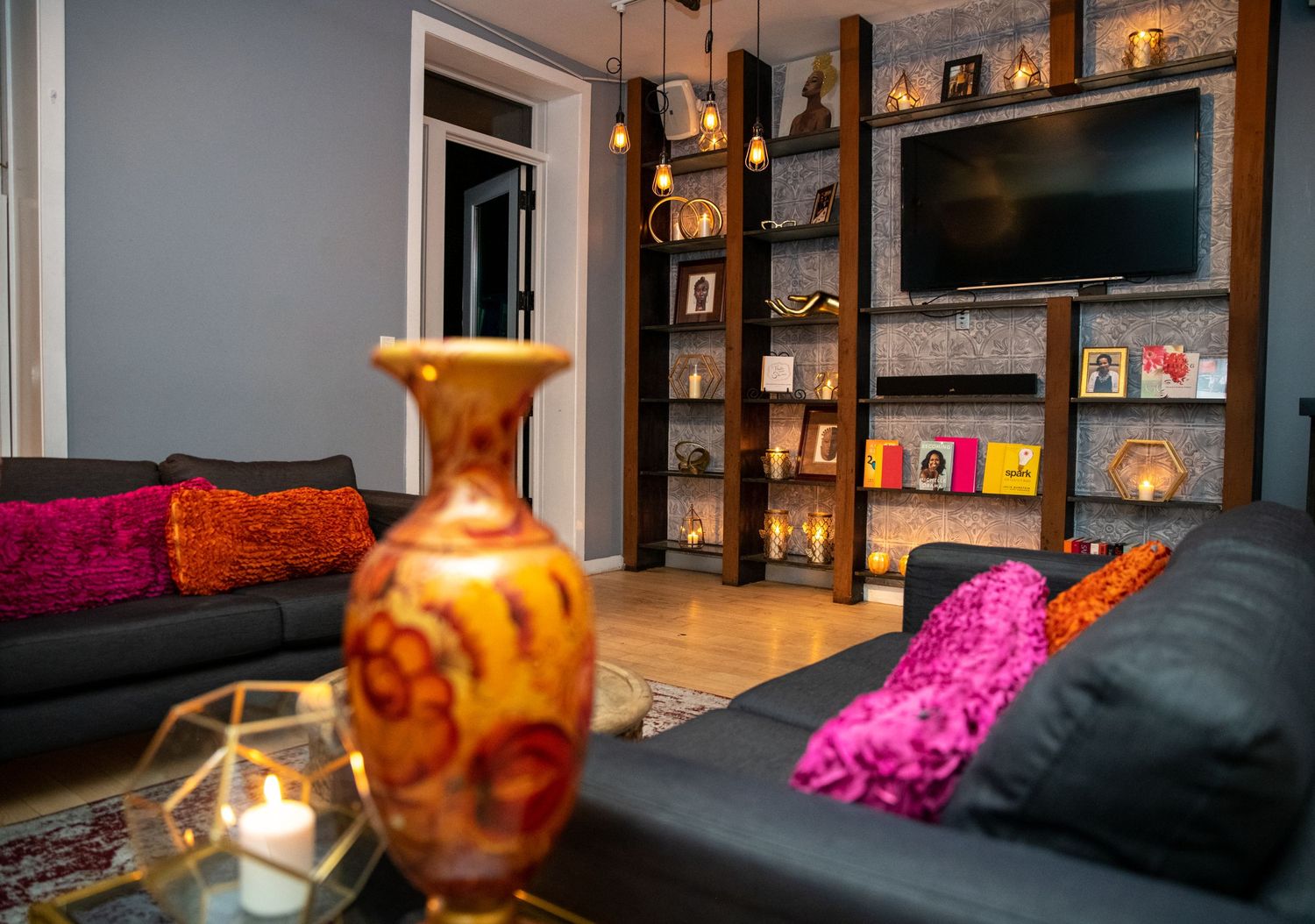 Real estate & interior photographer specializing in luxury homes commercial spaces, and design-focused photography for architects & designer