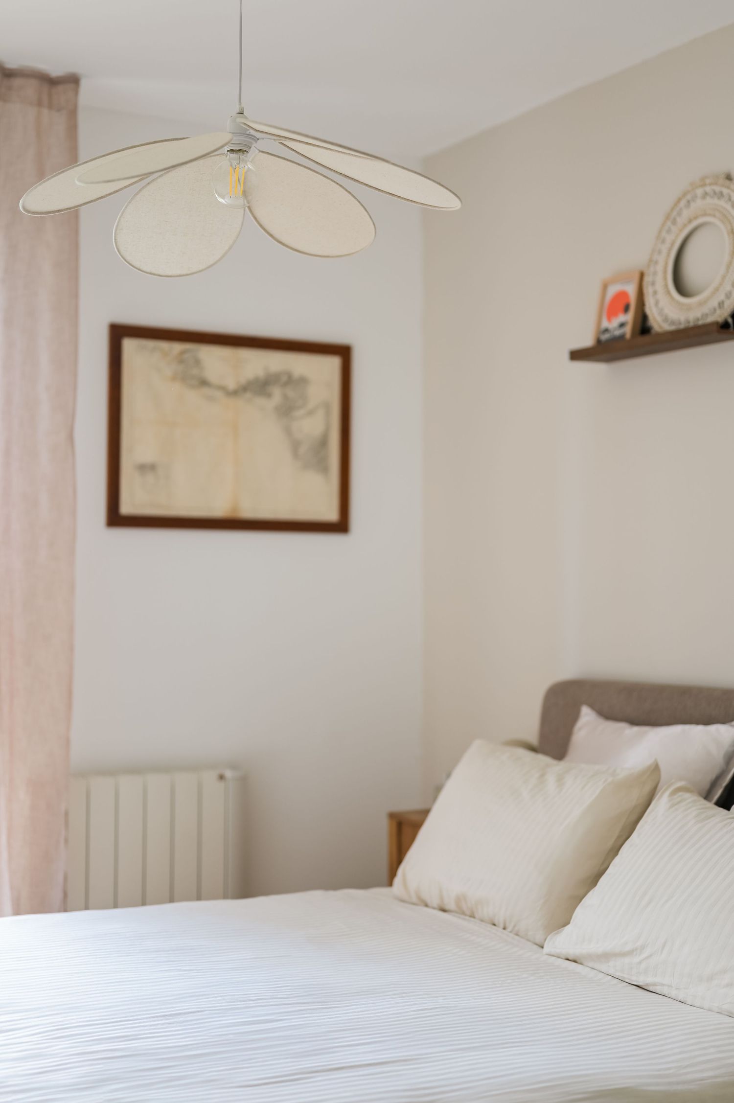 Mise en valeur du travail de la décoratrice et architecte d’intérieur, capturant l’élégance, le style et le détail de ses réalisations.