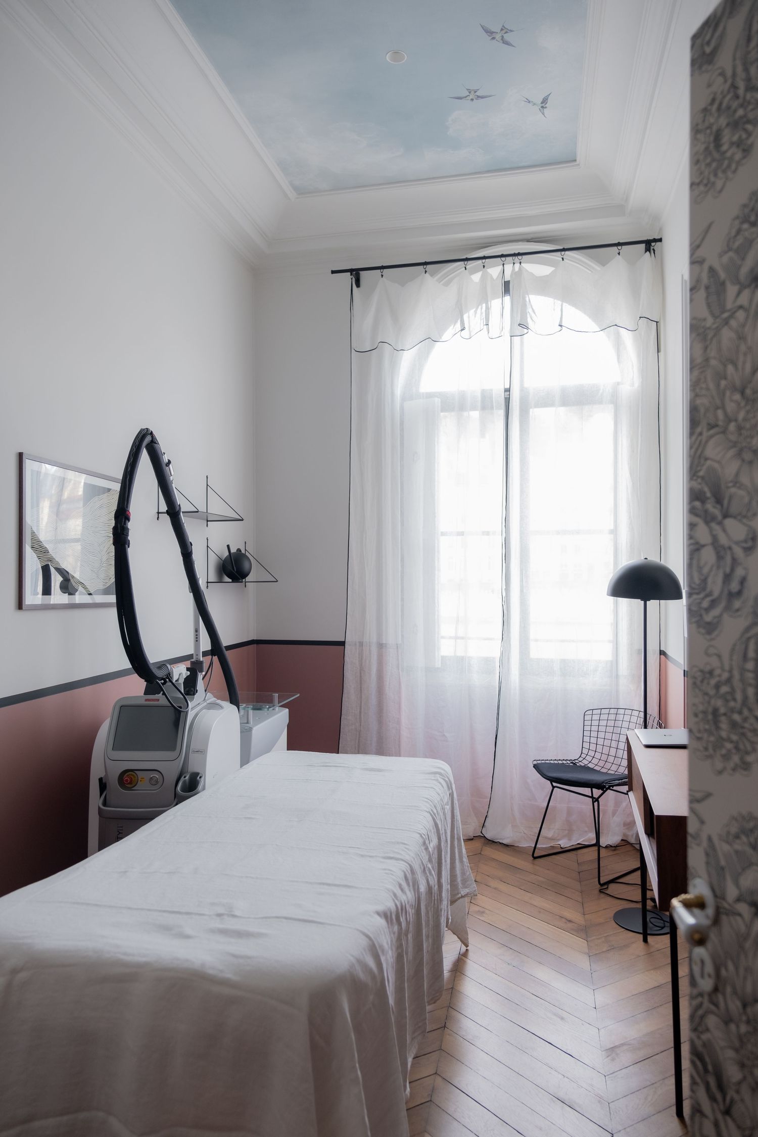 Shooting pour l’entreprise lyonnaise Seize Mai, dirigée par Agathe Molinar, mettant en valeur professionnalisme et élégance des lieux.