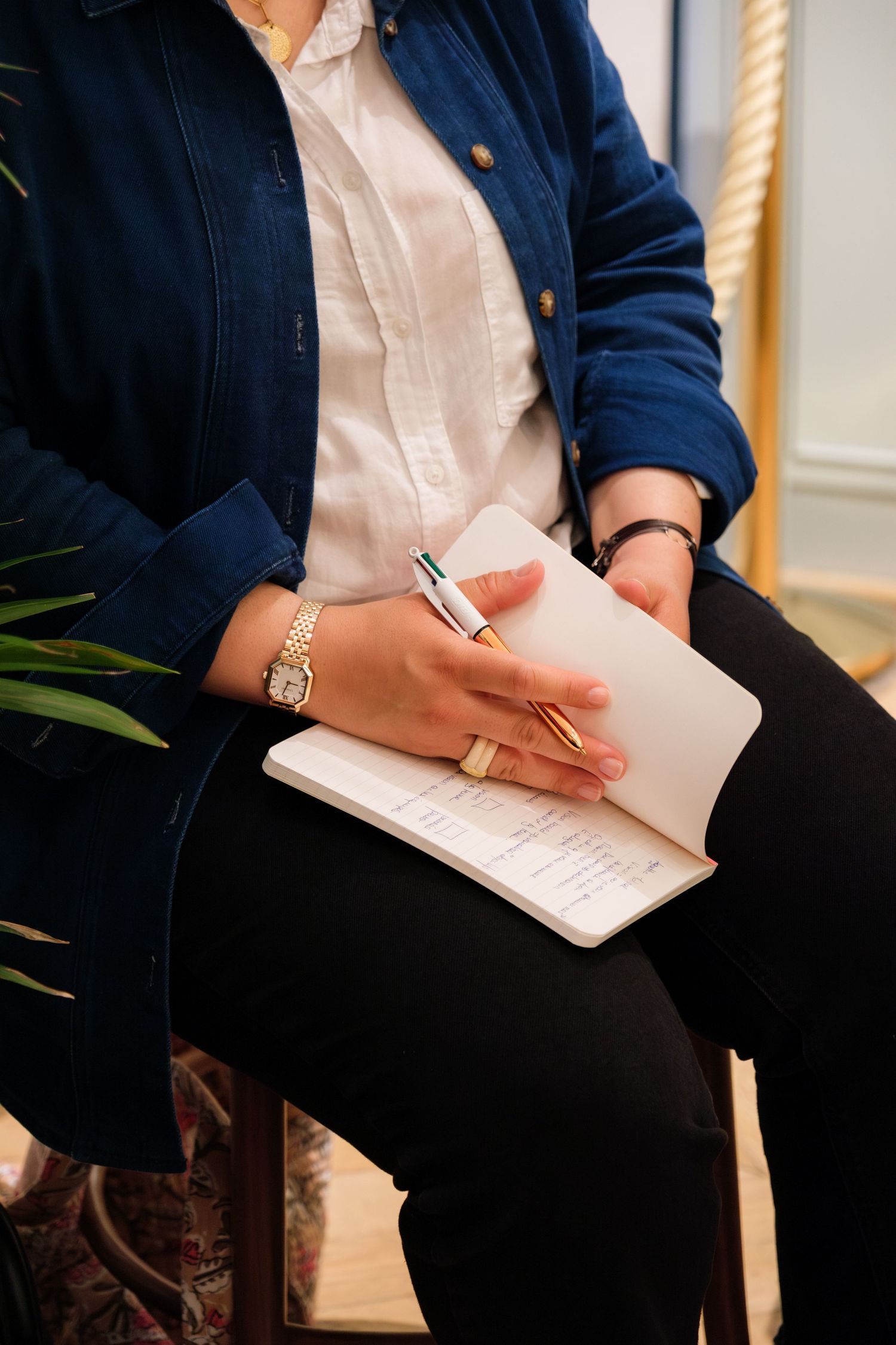 Photos durant une soirée, échanges et discussions entre entrepreneuses chez Sézane, moments conviviaux et inspirants.